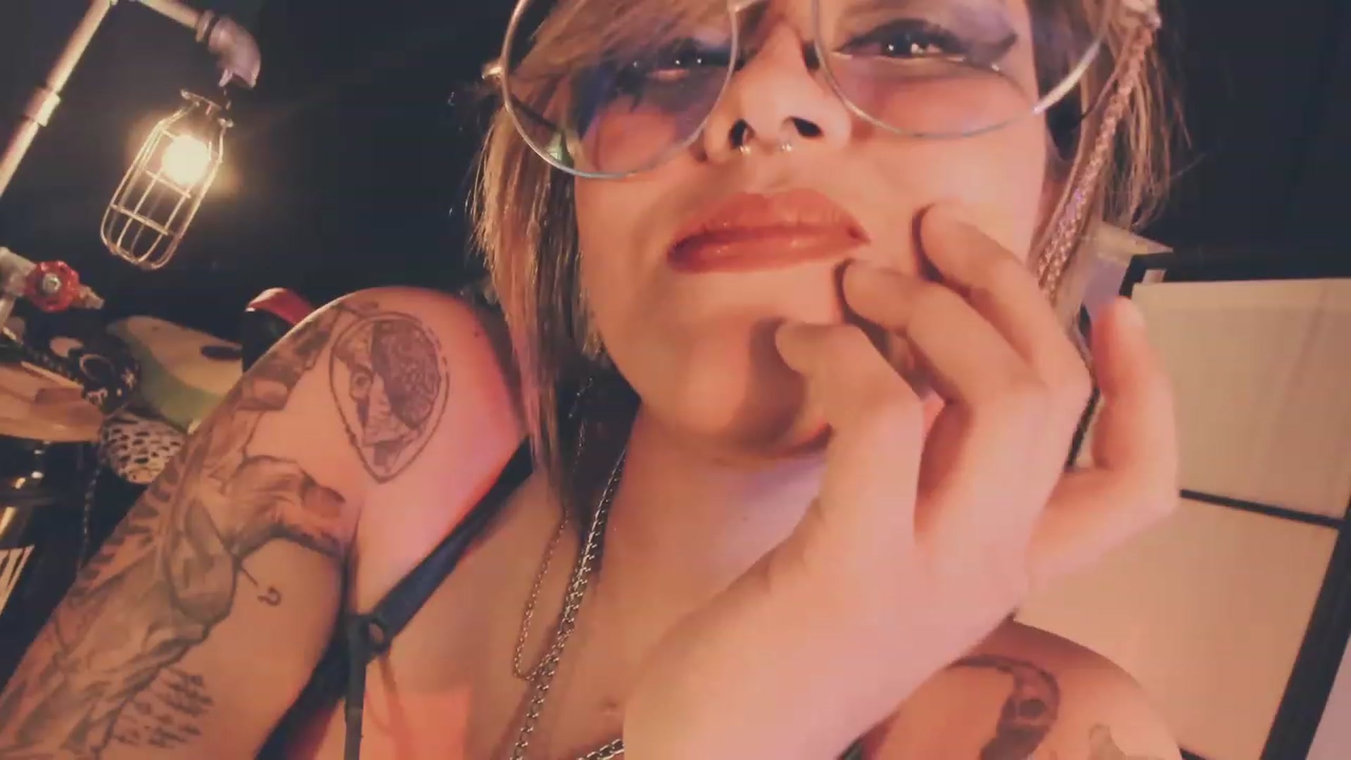 Gallery image thumbnail from AbraxxysRadio's myfreecams stream on, 05/13/2023, 24:00 image 8 of 20