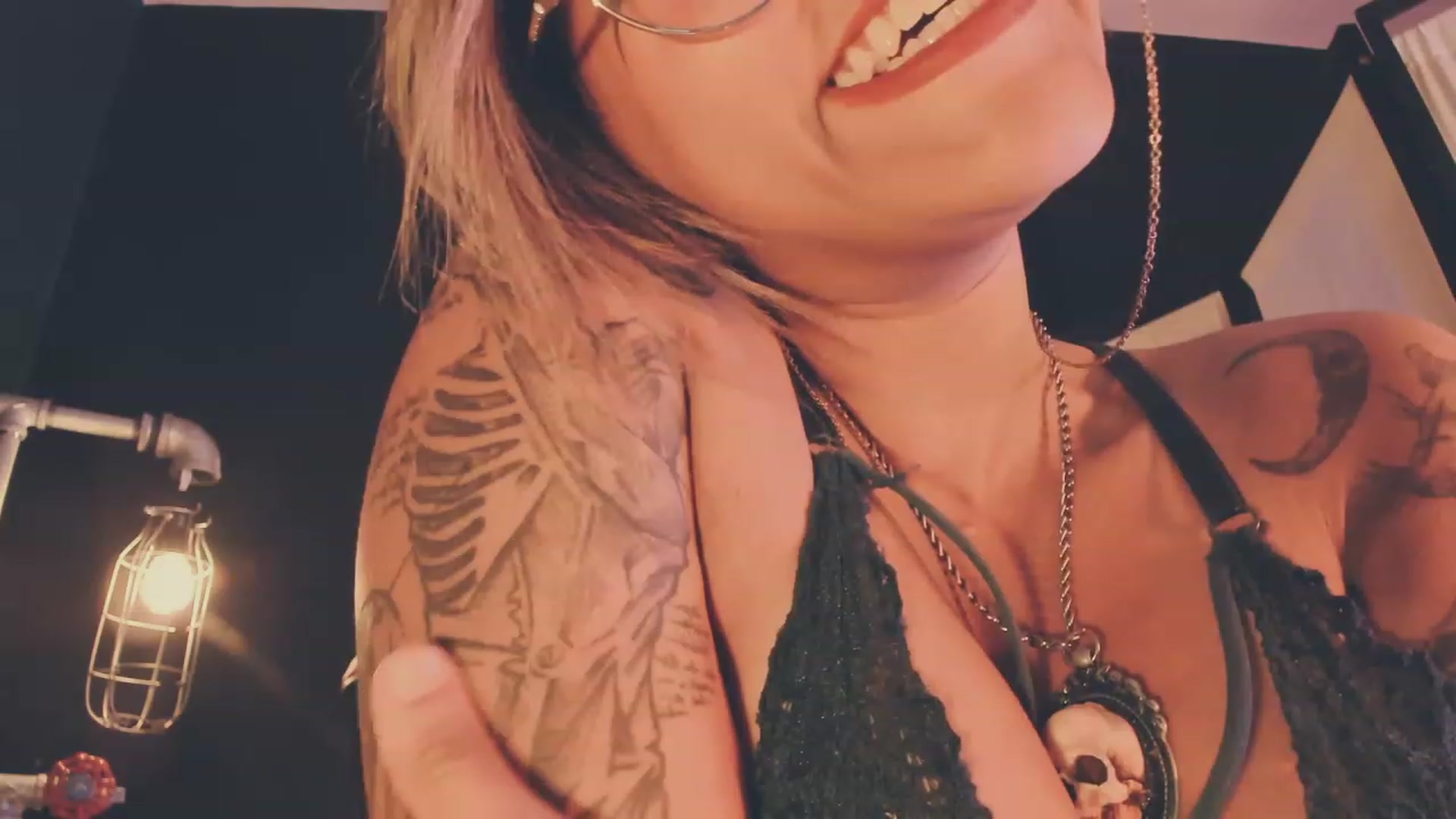 Gallery image thumbnail from AbraxxysRadio's myfreecams stream on, 05/13/2023, 24:59 image 10 of 20