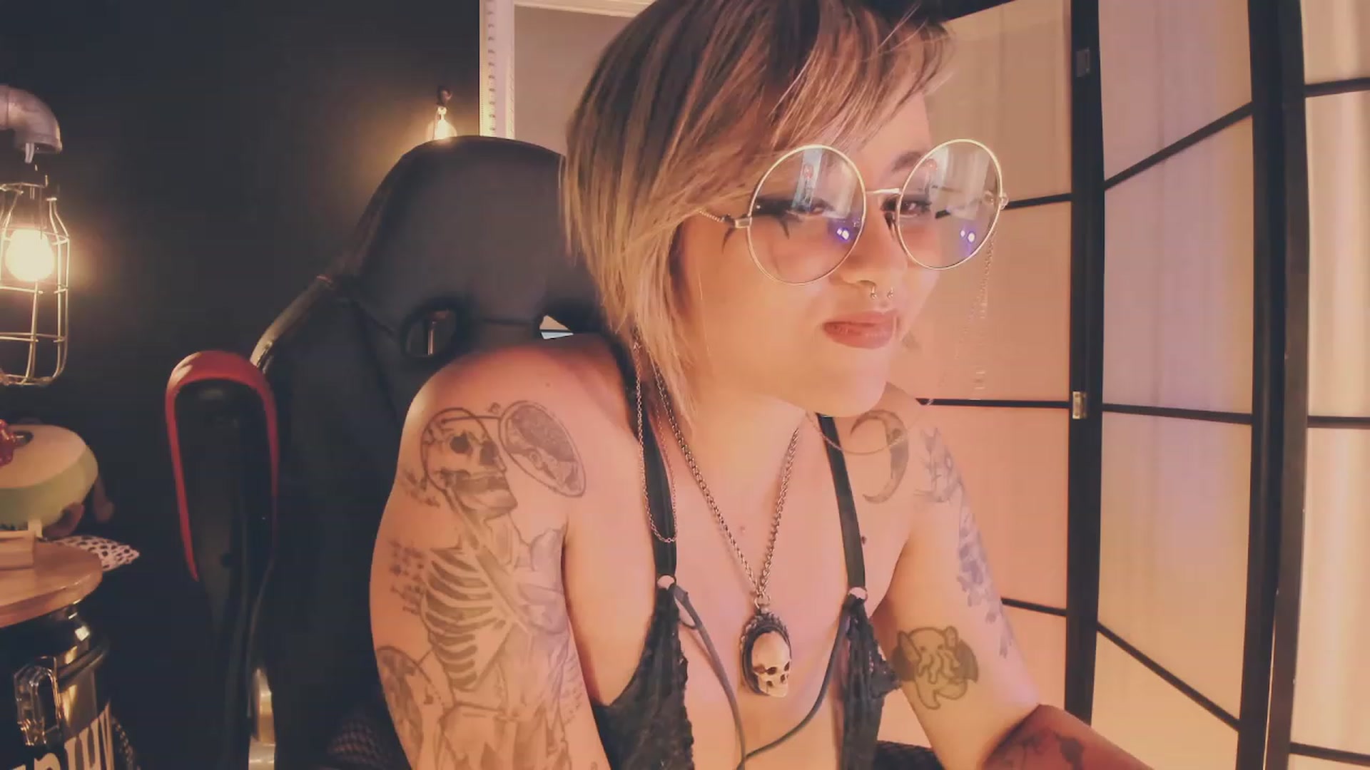 Gallery image thumbnail from AbraxxysRadio's myfreecams stream on, 05/13/2023, 24:59 image 5 of 20