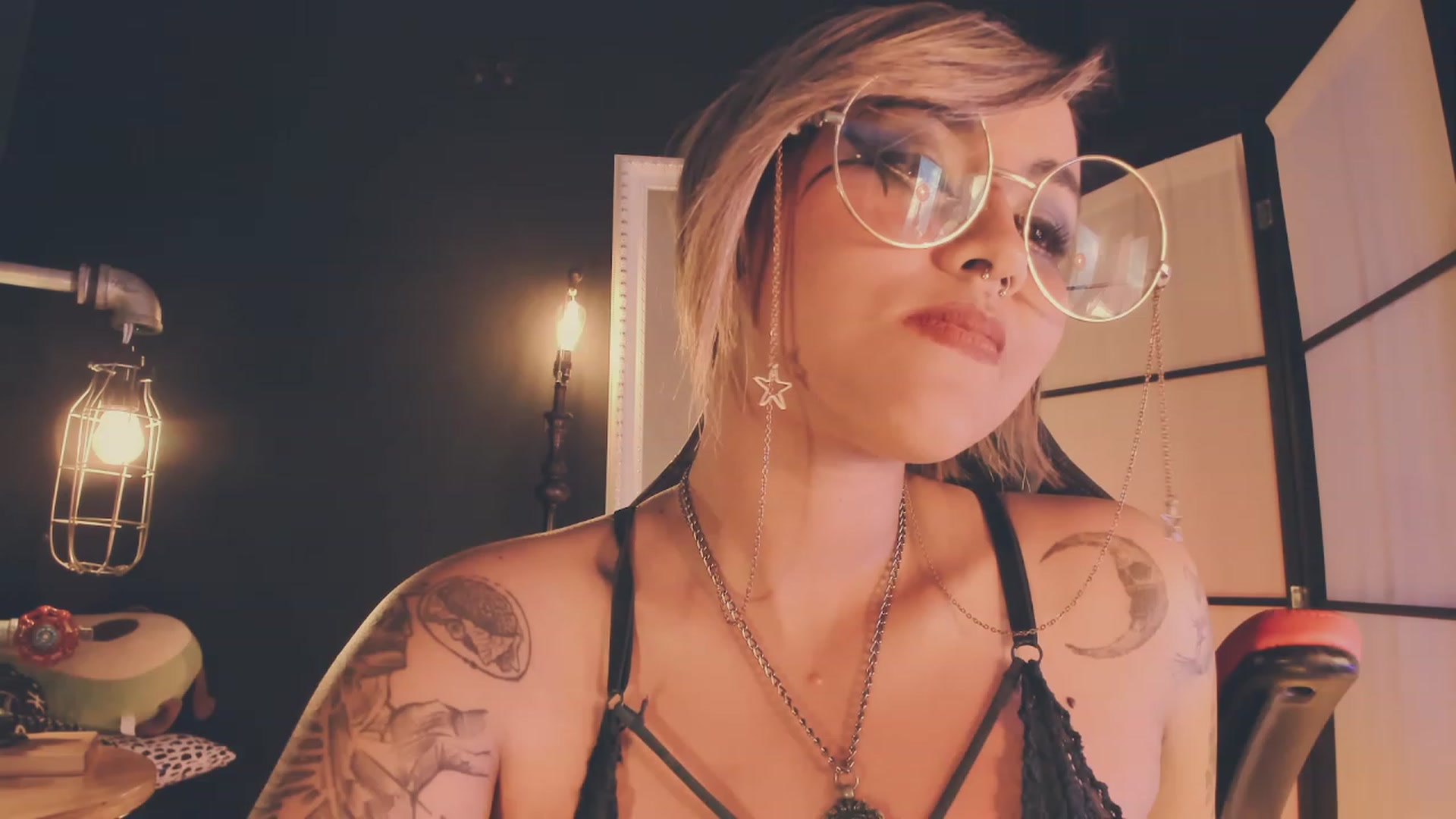 Gallery image thumbnail from AbraxxysRadio's myfreecams stream on, 05/13/2023, 02:17 image 4 of 20