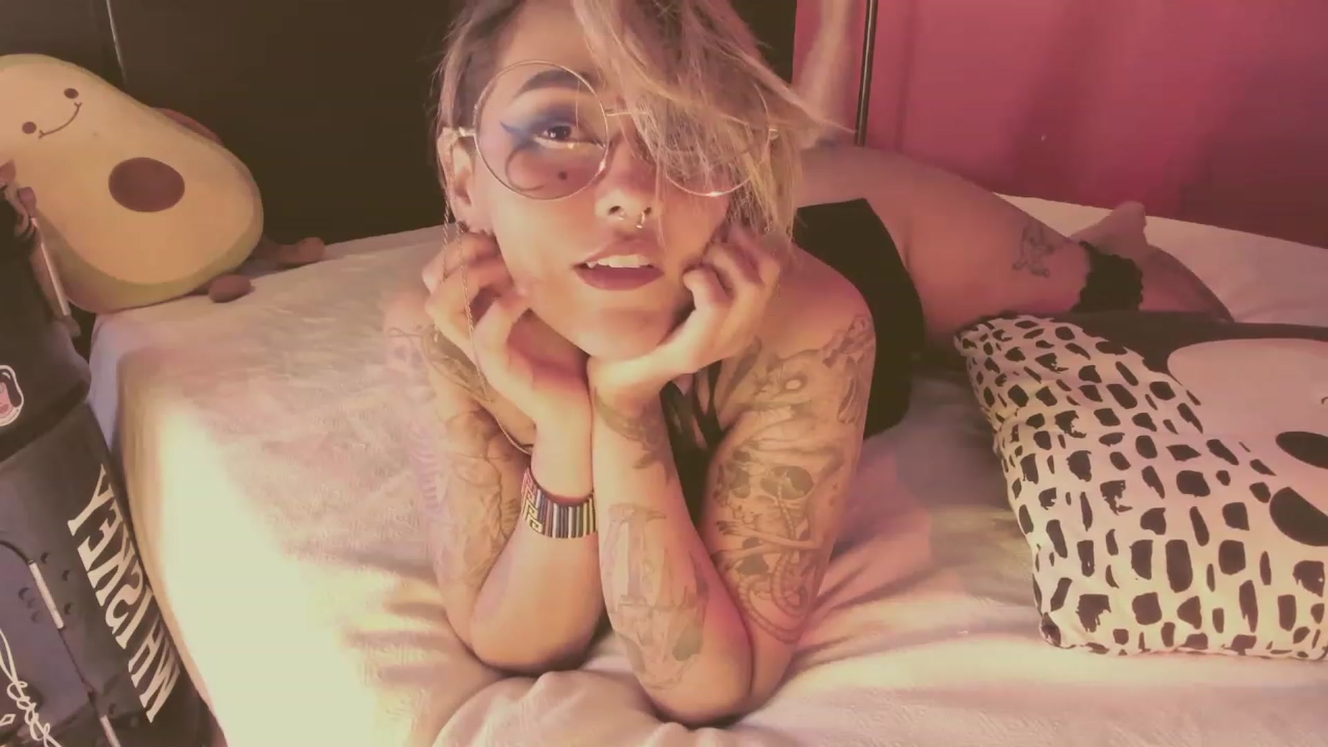 Gallery image thumbnail from AbraxxysRadio's myfreecams stream on, 05/16/2023, 23:51 image 19 of 20