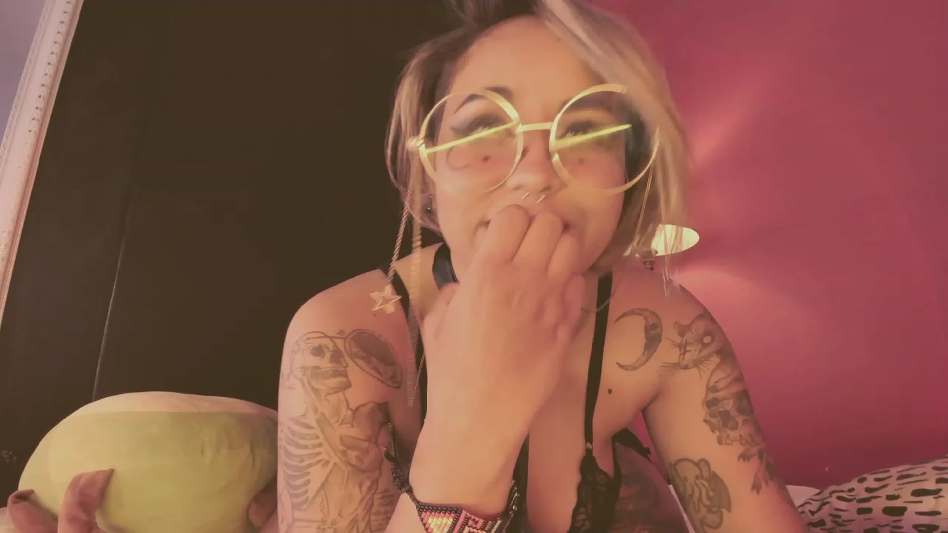 Gallery image thumbnail from AbraxxysRadio's myfreecams stream on, 05/17/2023, 02:13 image 12 of 20