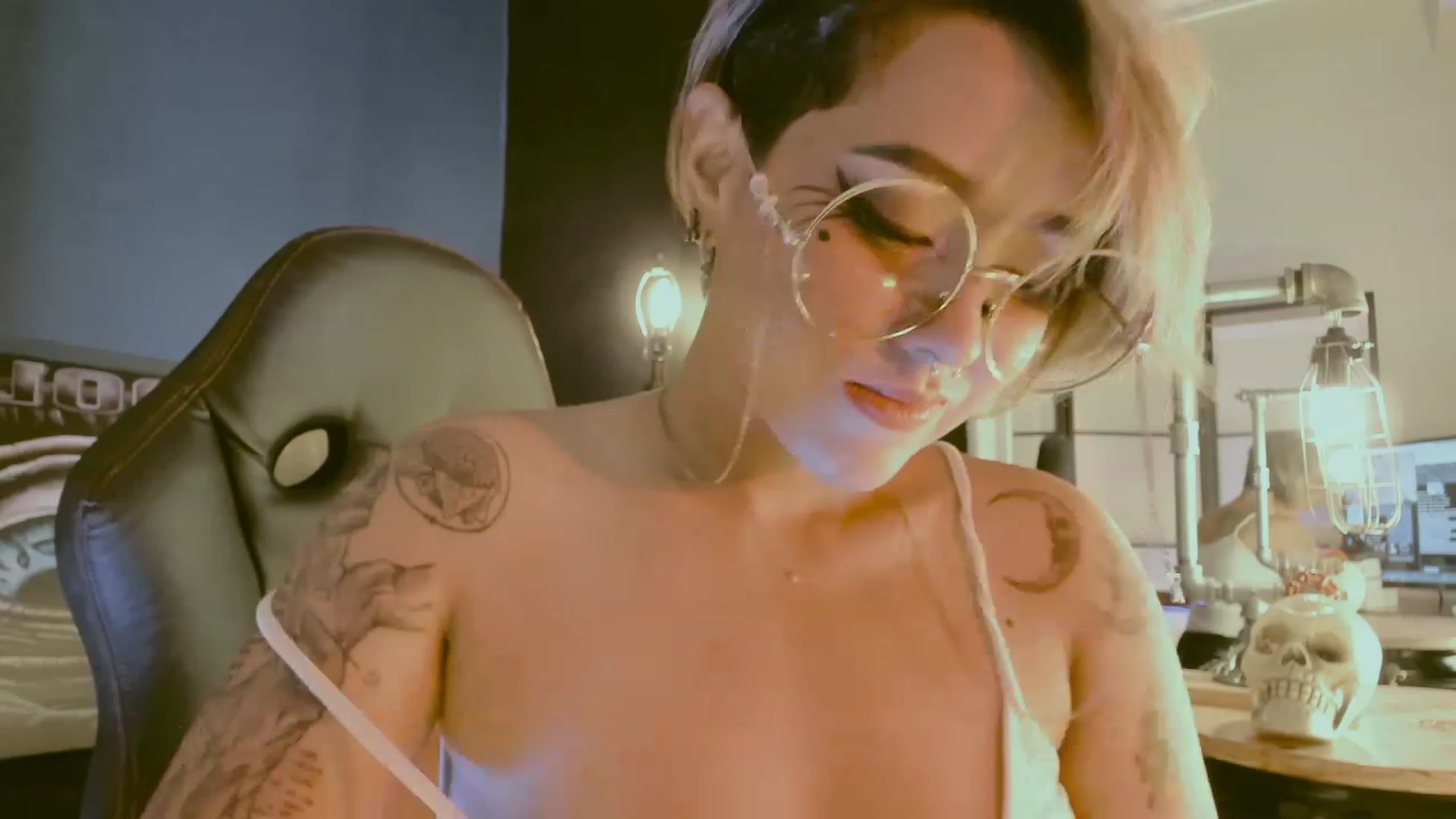 Gallery image thumbnail from AbraxxysRadio's myfreecams stream on, 05/20/2023, 24:03 image 11 of 20