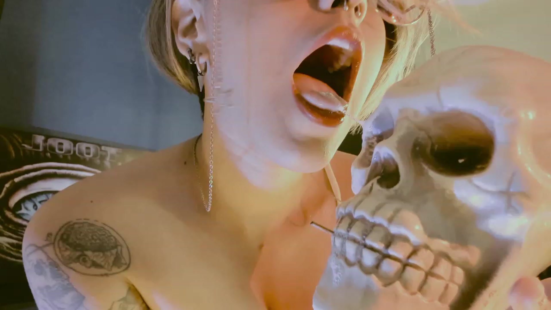 Gallery image thumbnail from AbraxxysRadio's myfreecams stream on, 05/20/2023, 24:03 image 16 of 20