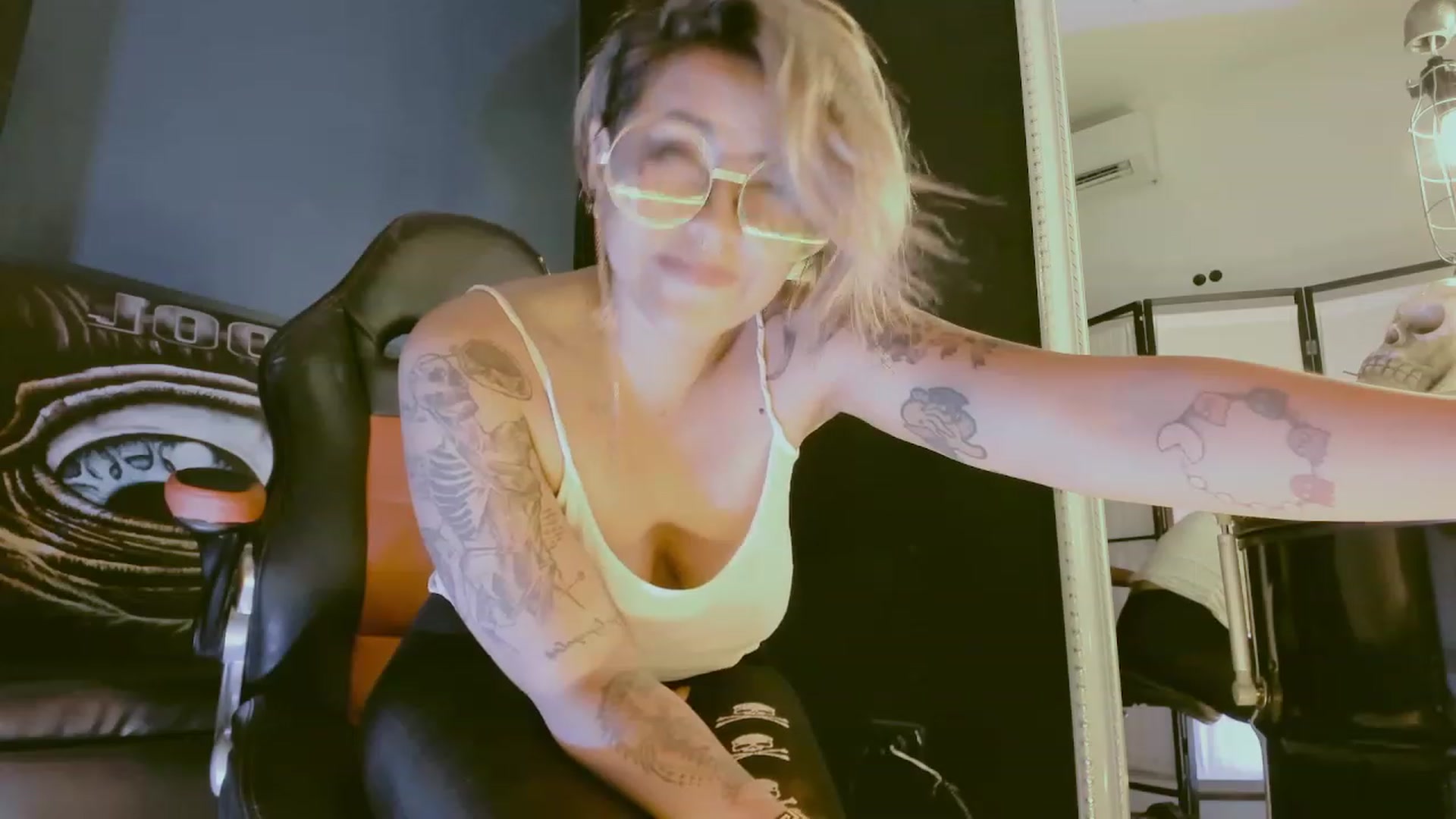 Gallery image thumbnail from AbraxxysRadio's myfreecams stream on, 05/20/2023, 02:46 image 14 of 20