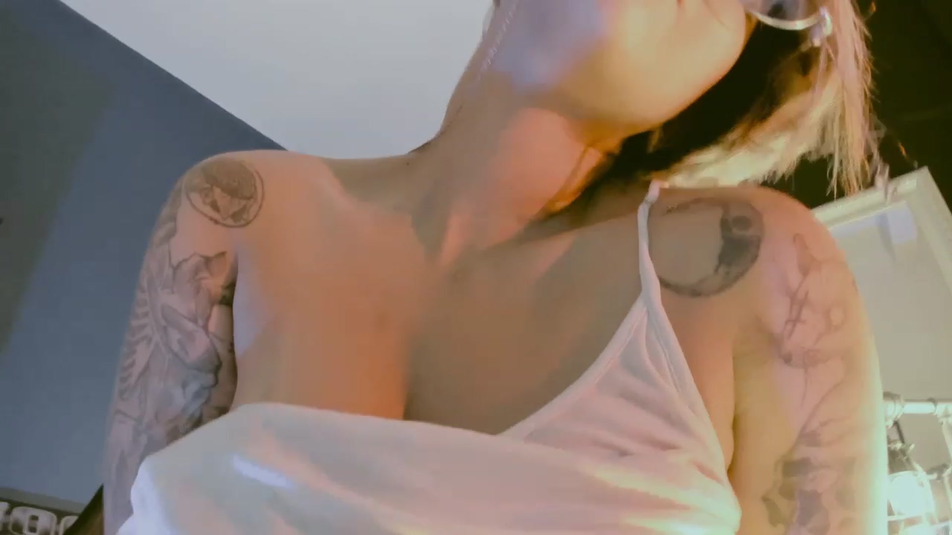Gallery image thumbnail from AbraxxysRadio's myfreecams stream on, 05/20/2023, 02:46 image 7 of 20