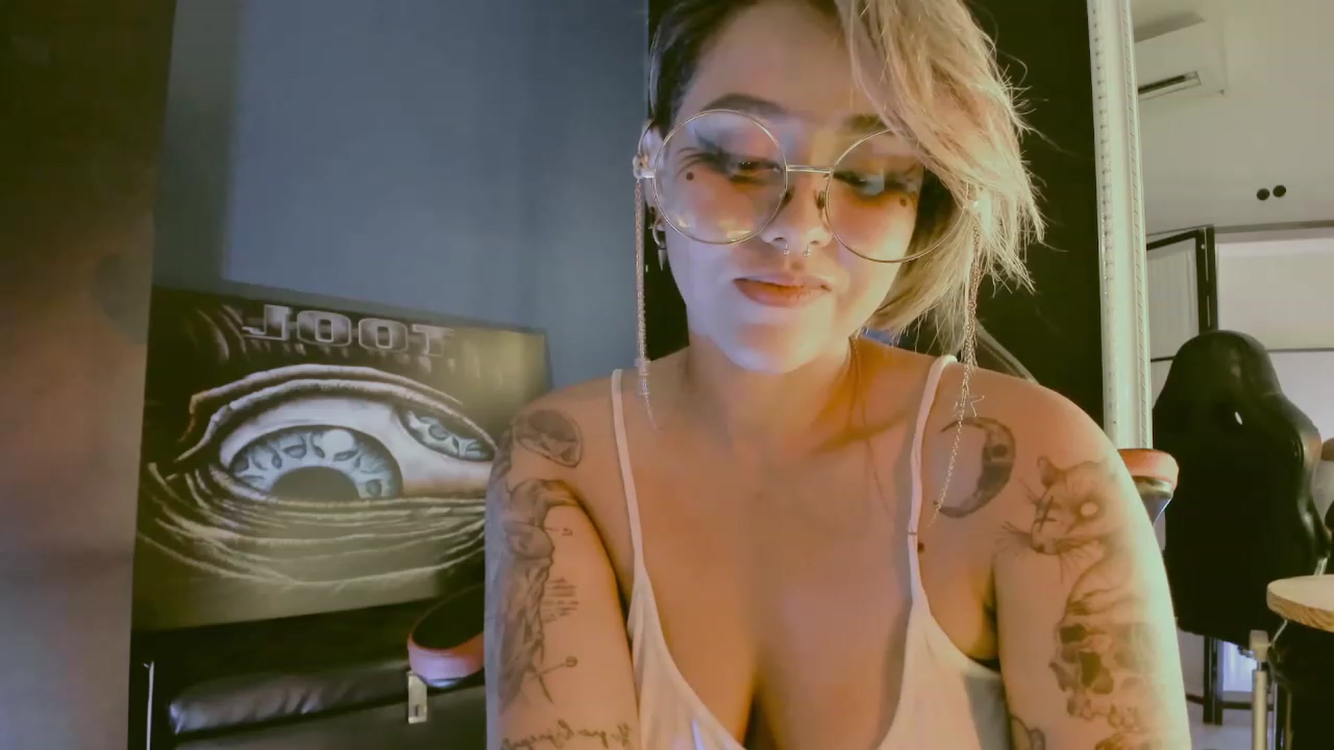Gallery image thumbnail from AbraxxysRadio's myfreecams stream on, 05/20/2023, 02:46 image 3 of 20