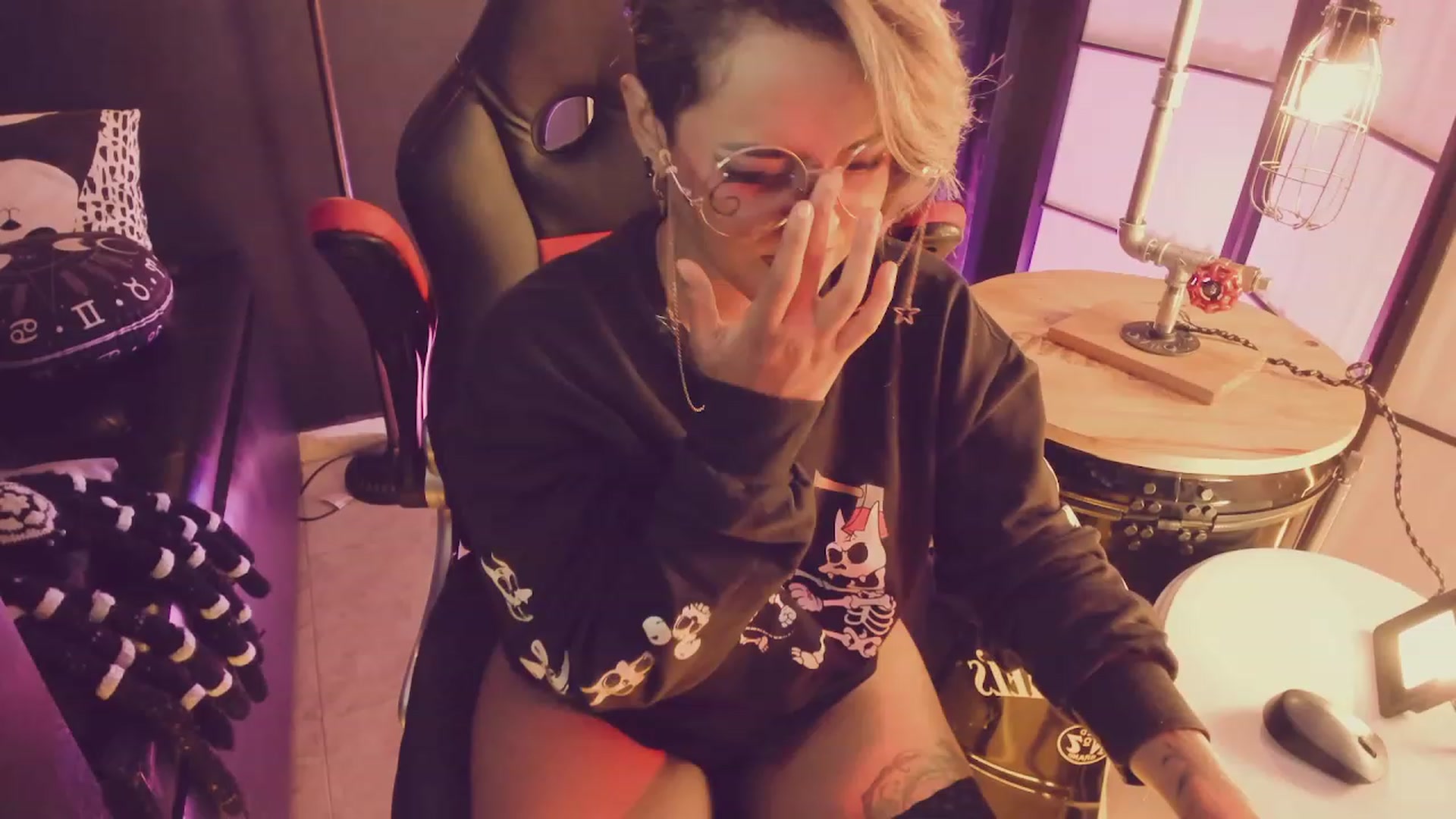 Gallery image thumbnail from AbraxxysRadio's myfreecams stream on, 05/21/2023, 19:29 image 20 of 20