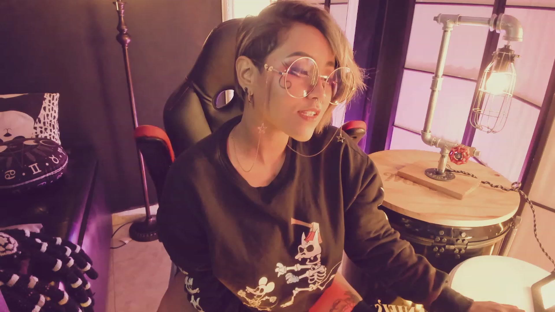 Gallery image thumbnail from AbraxxysRadio's myfreecams stream on, 05/21/2023, 19:29 image 8 of 20