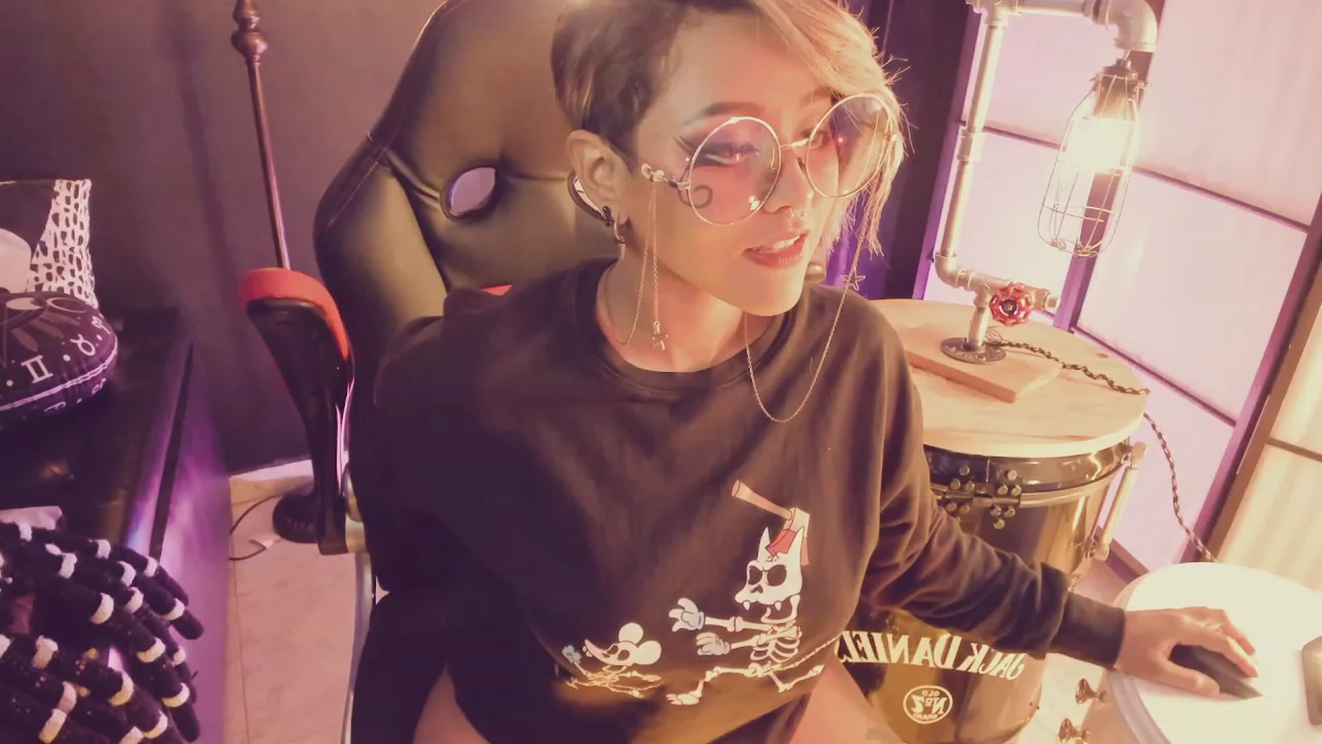 Gallery image thumbnail from AbraxxysRadio's myfreecams stream on, 05/21/2023, 20:58 image 5 of 20