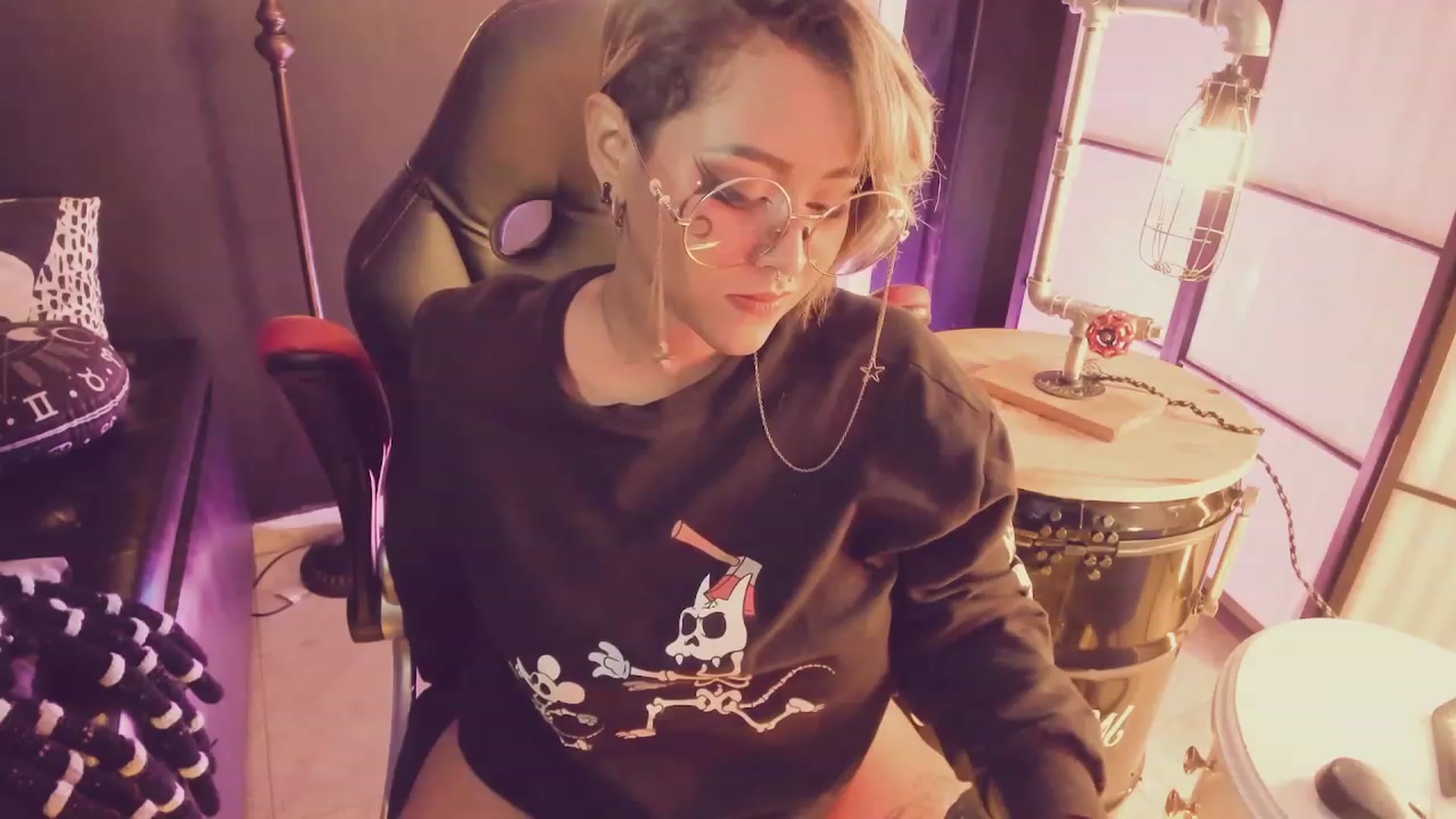 Gallery image thumbnail from AbraxxysRadio's myfreecams stream on, 05/21/2023, 20:58 image 2 of 20