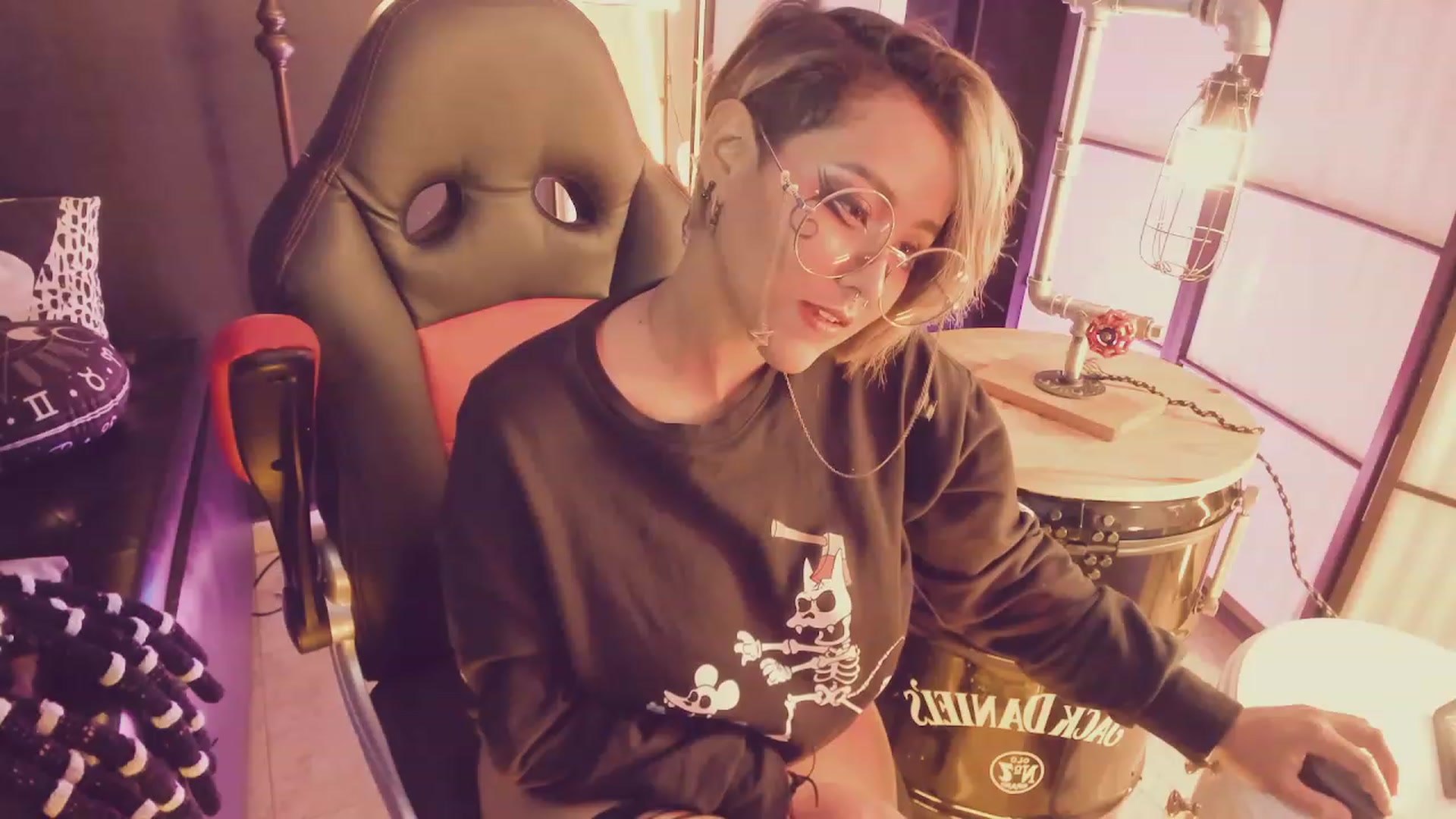 Gallery image thumbnail from AbraxxysRadio's myfreecams stream on, 05/21/2023, 20:58 image 1 of 20