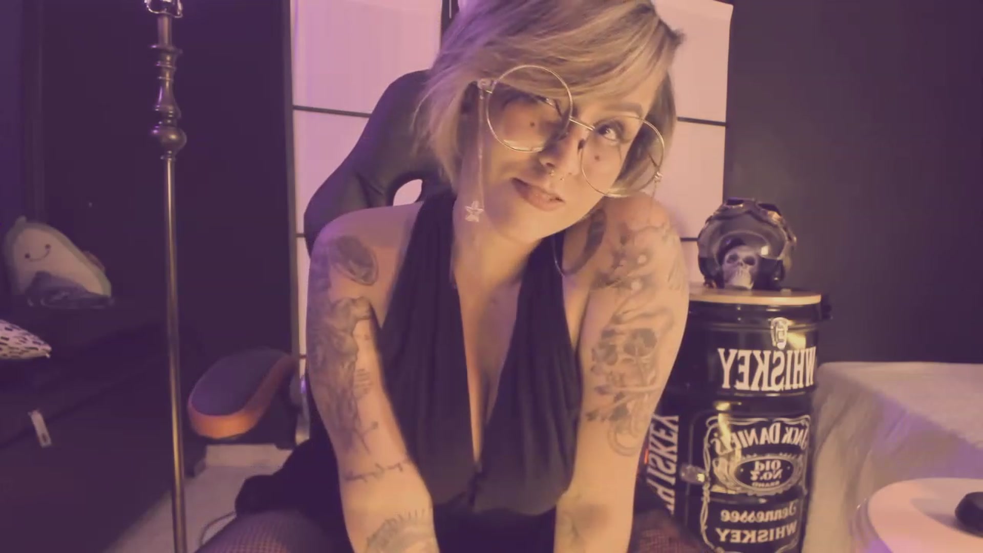 Gallery image thumbnail from AbraxxysRadio's myfreecams stream on, 05/31/2023, 01:23 image 10 of 20
