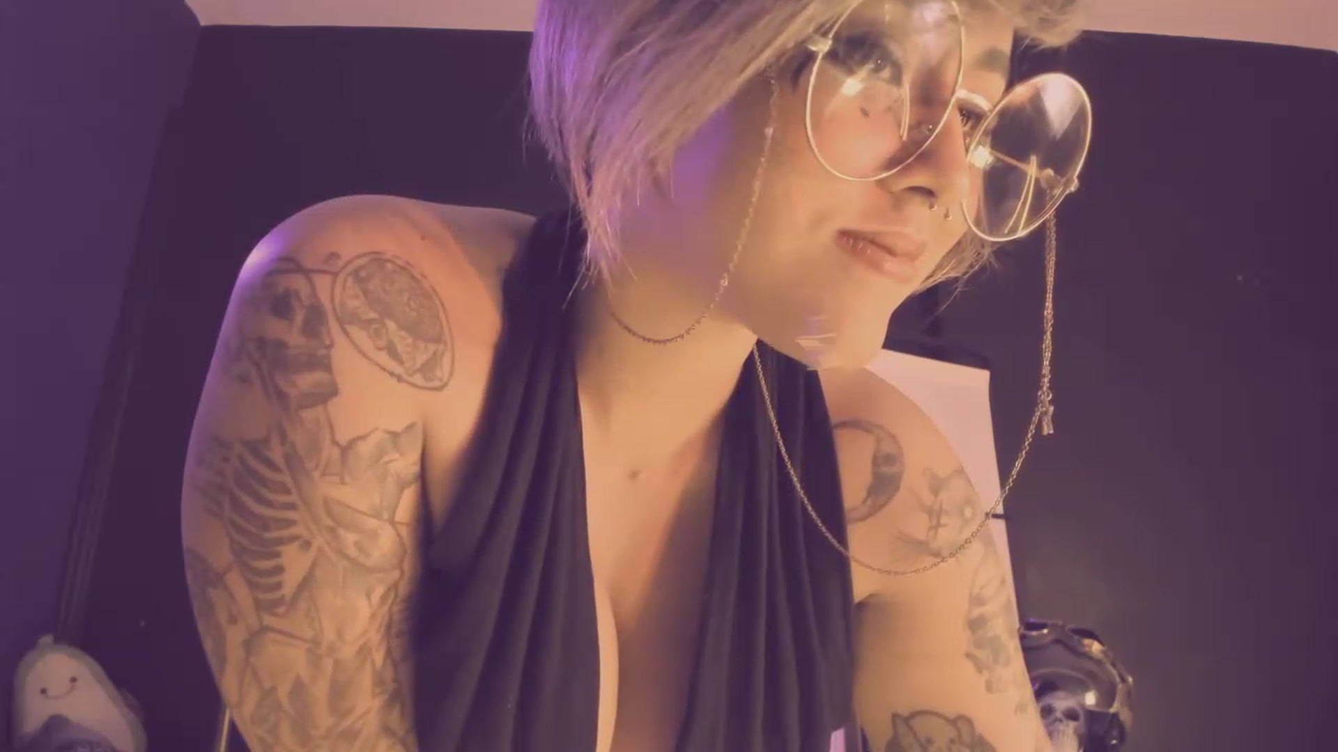 Gallery image thumbnail from AbraxxysRadio's myfreecams stream on, 05/31/2023, 01:23 image 16 of 20