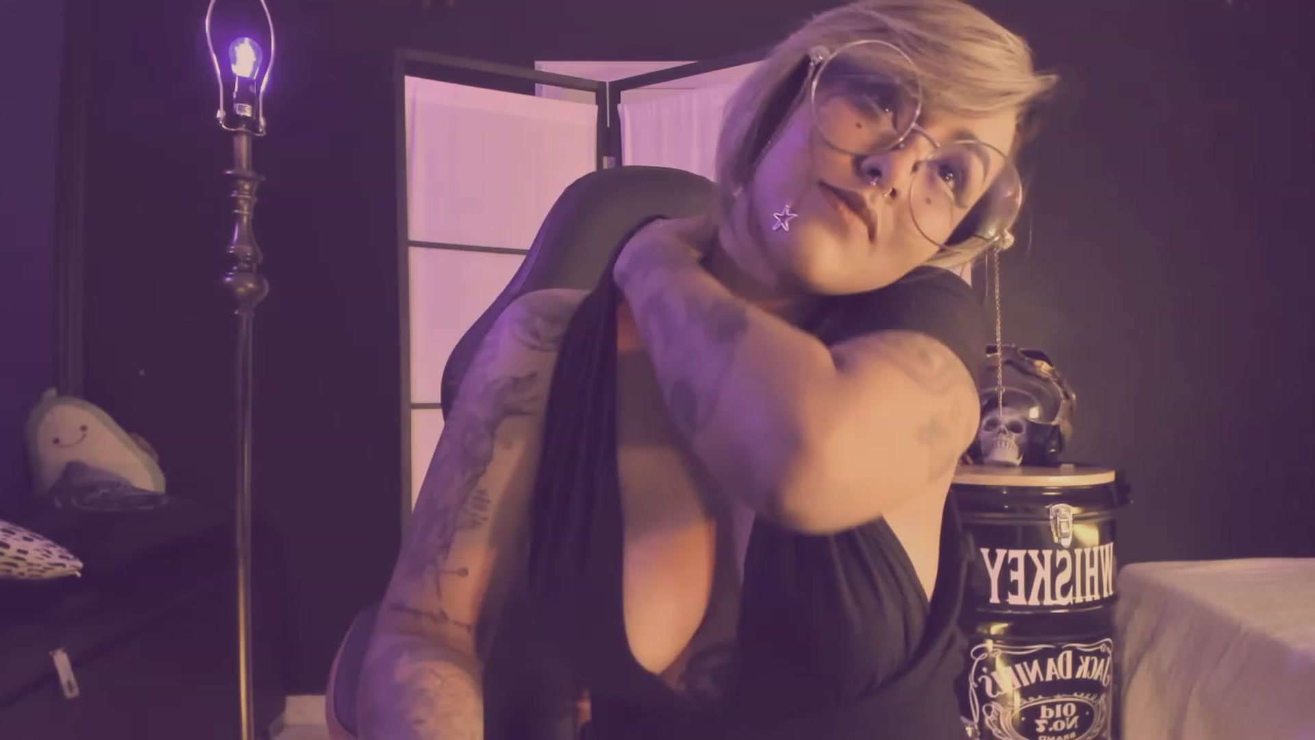 Gallery image thumbnail from AbraxxysRadio's myfreecams stream on, 05/31/2023, 01:23 image 2 of 20