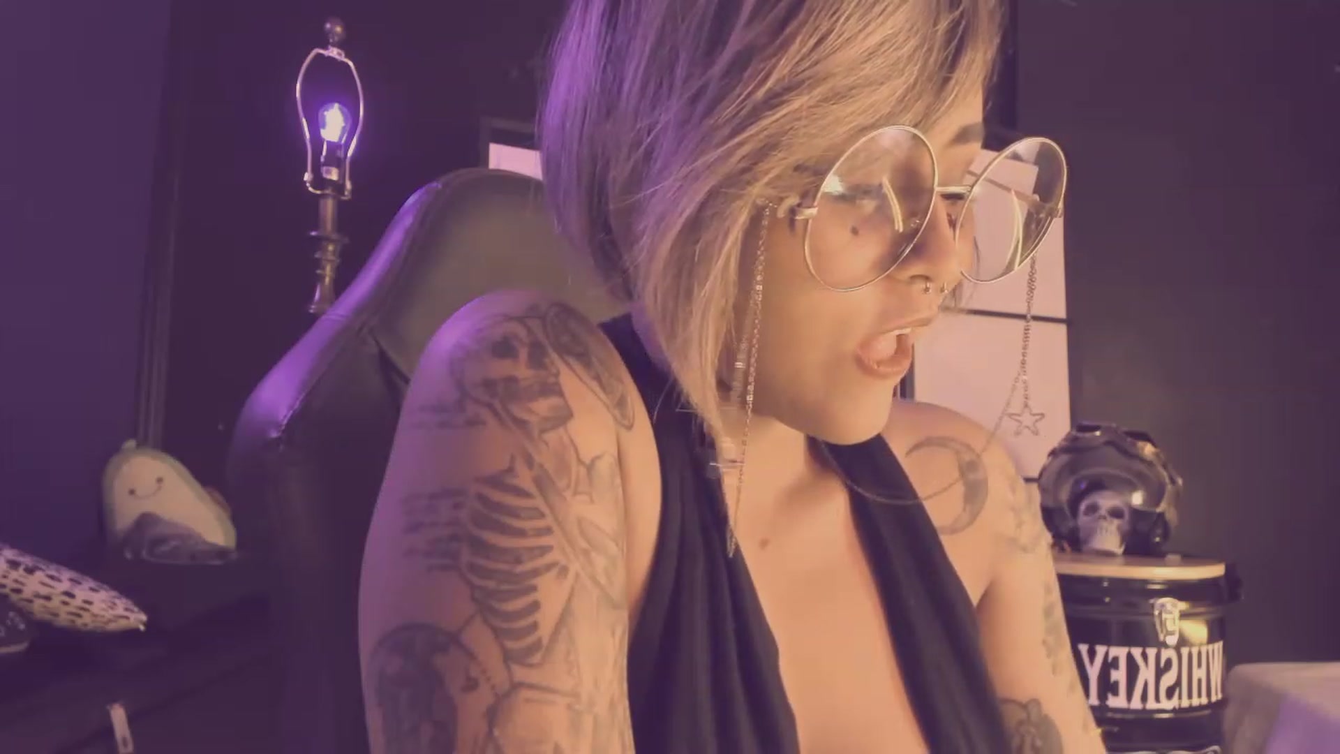 Gallery image thumbnail from AbraxxysRadio's myfreecams stream on, 05/31/2023, 01:23 image 13 of 20