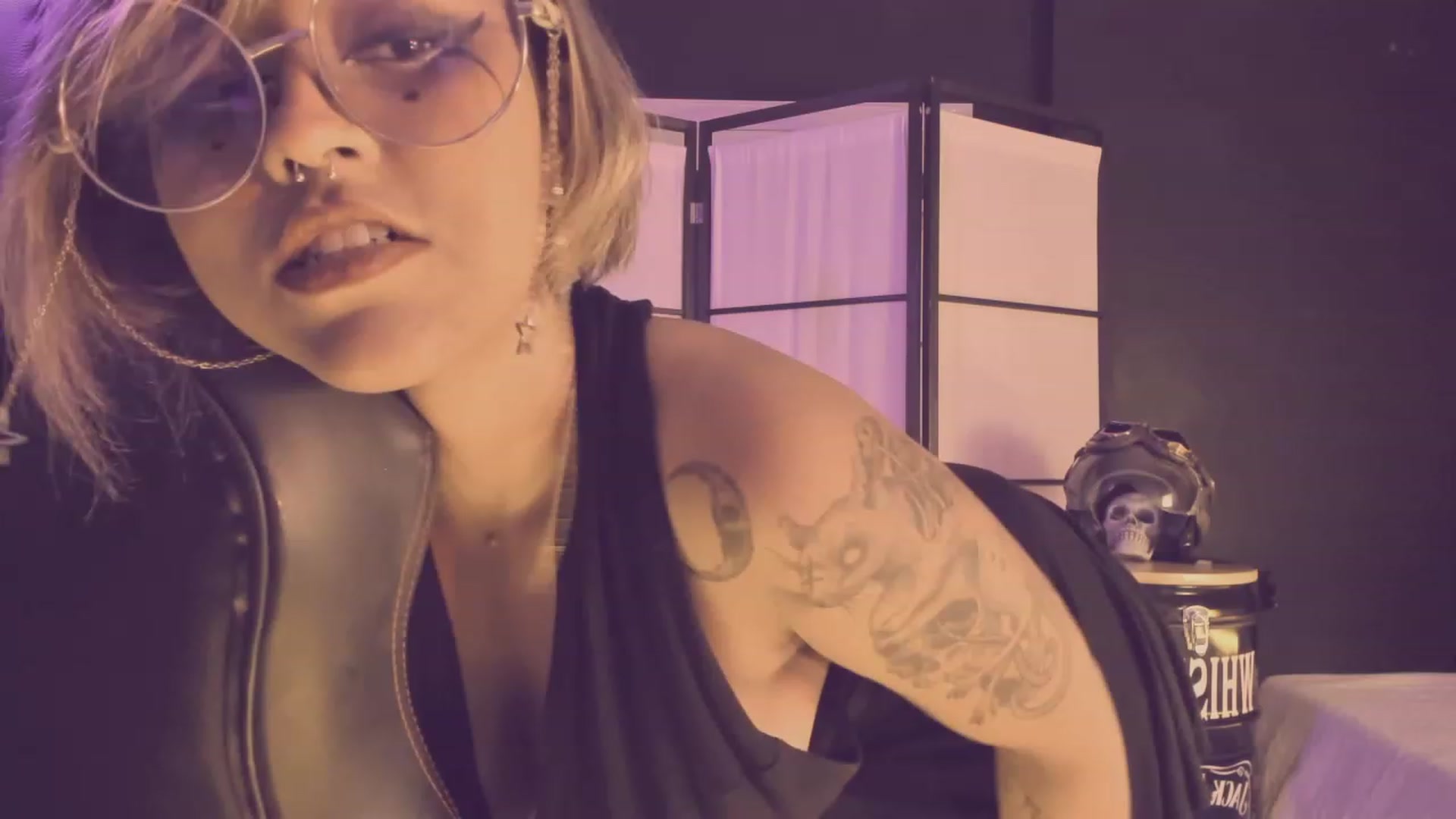 Gallery image thumbnail from AbraxxysRadio's myfreecams stream on, 05/31/2023, 01:23 image 15 of 20
