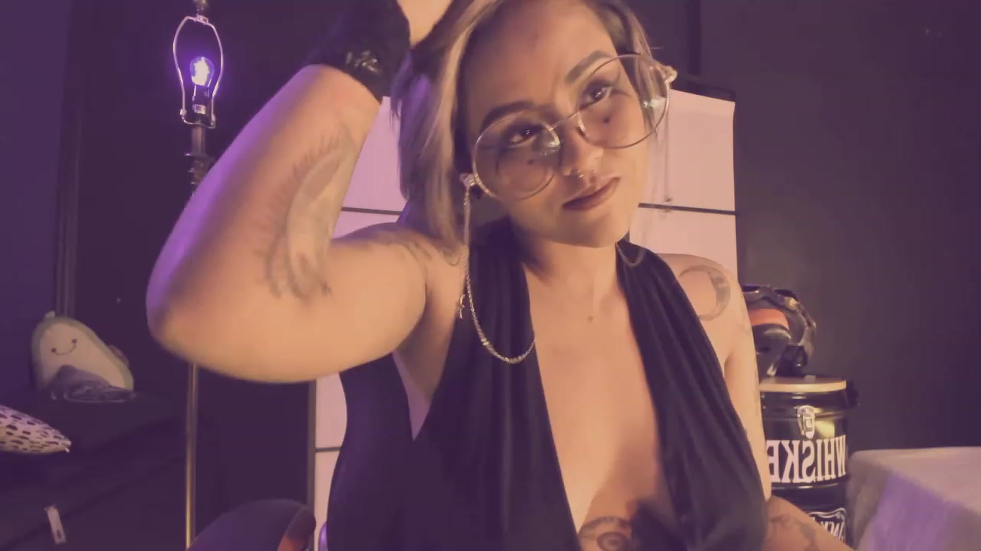 Gallery image thumbnail from AbraxxysRadio's myfreecams stream on, 05/31/2023, 01:23 image 4 of 20
