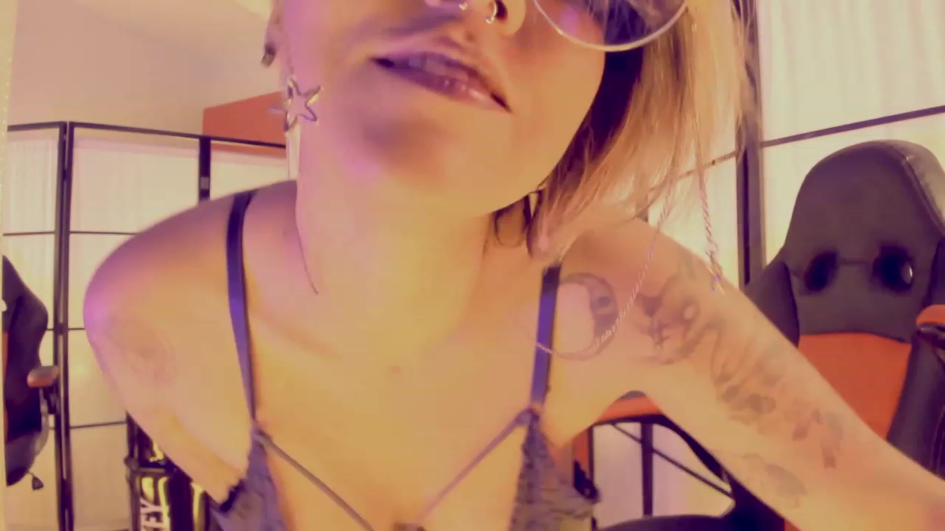 Gallery image thumbnail from AbraxxysRadio's myfreecams stream on, 06/14/2023, 01:52 image 12 of 20