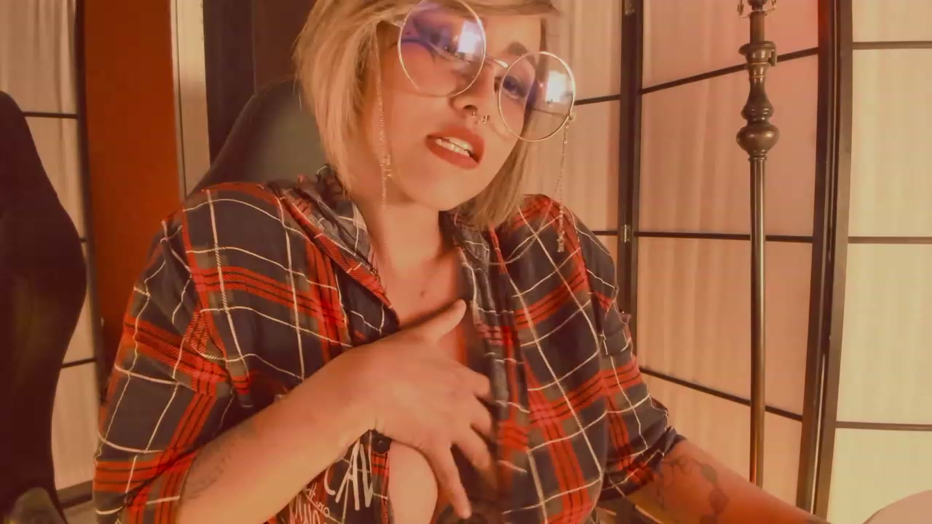 Gallery image thumbnail from AbraxxysRadio's myfreecams stream on, 06/16/2023, 23:58 image 2 of 20