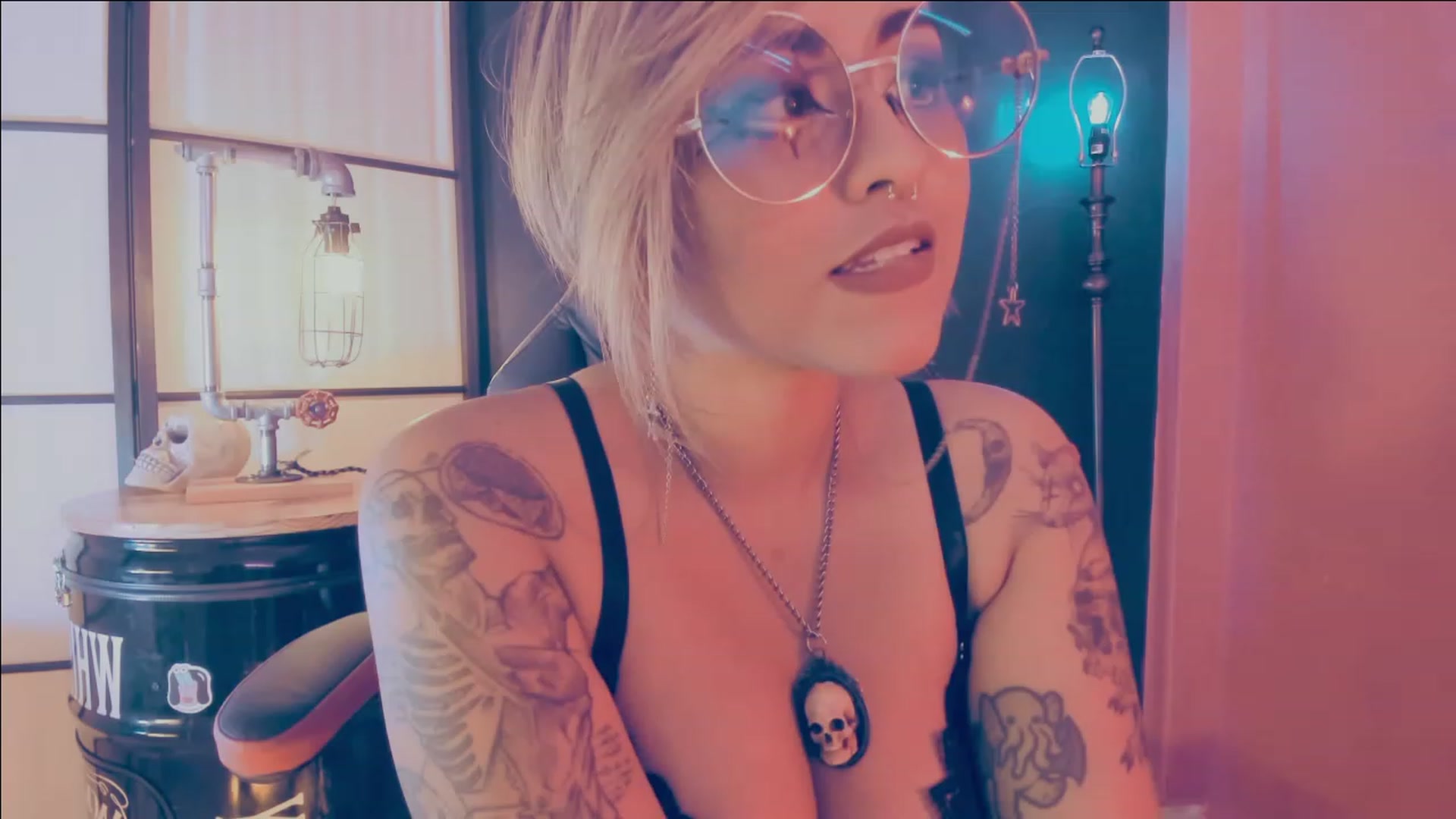 Gallery image thumbnail from AbraxxysRadio's myfreecams stream on, 06/17/2023, 17:55 image 2 of 20