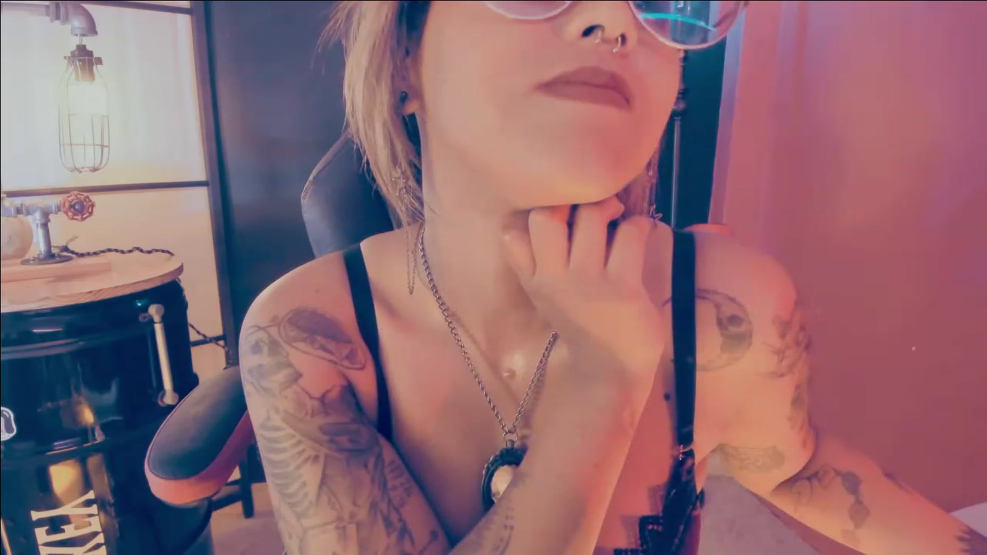 Gallery image thumbnail from AbraxxysRadio's myfreecams stream on, 06/17/2023, 20:35 image 18 of 20