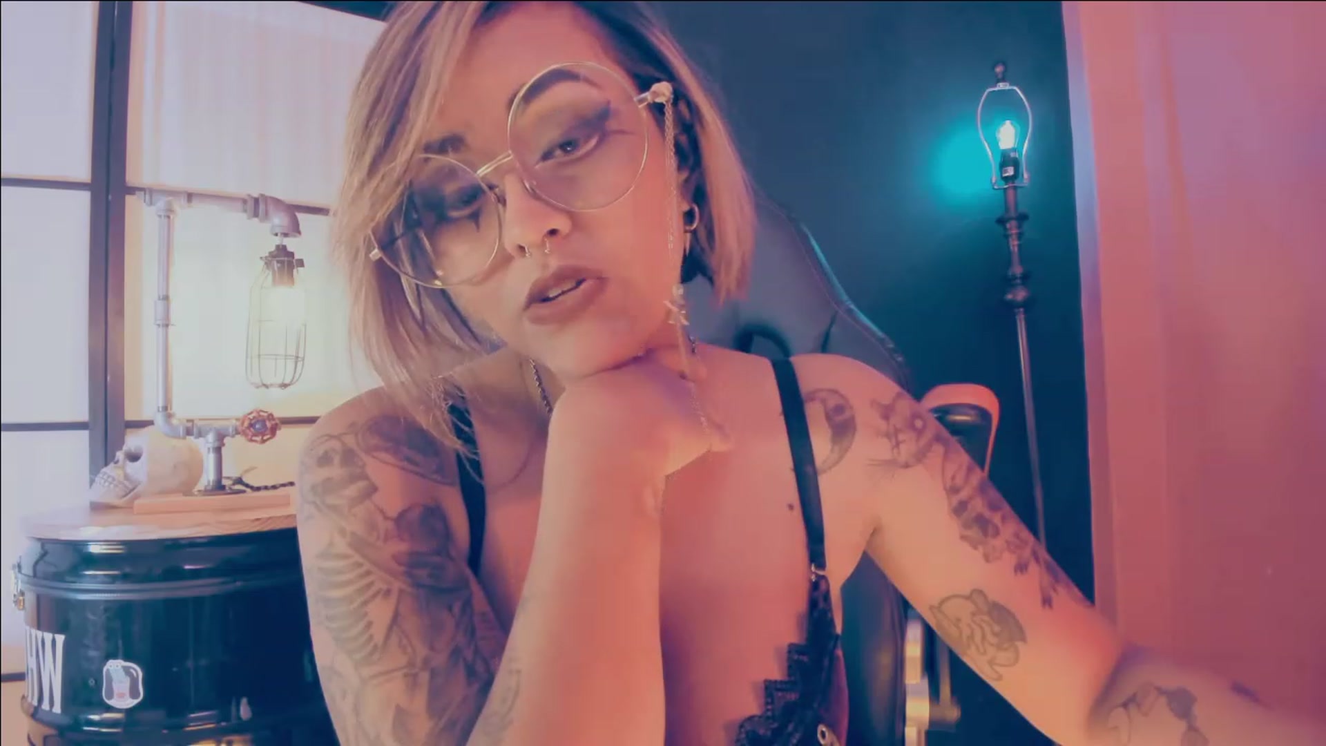 Gallery image thumbnail from AbraxxysRadio's myfreecams stream on, 06/17/2023, 20:35 image 6 of 20