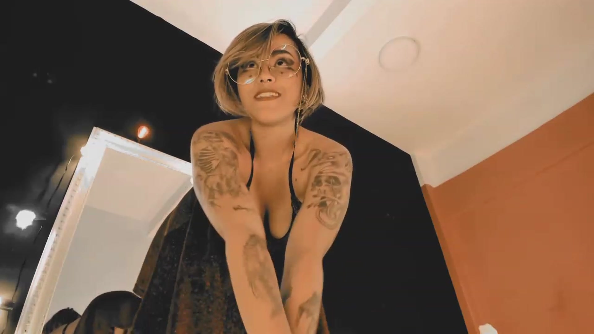 Gallery image thumbnail from AbraxxysRadio's myfreecams stream on, 06/18/2023, 19:49 image 12 of 20