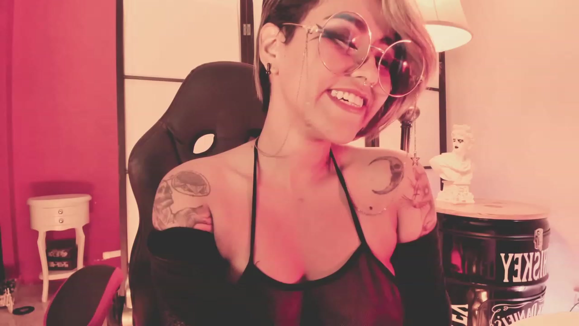 Gallery image thumbnail from AbraxxysRadio's myfreecams stream on, 06/24/2023, 02:43 image 6 of 20