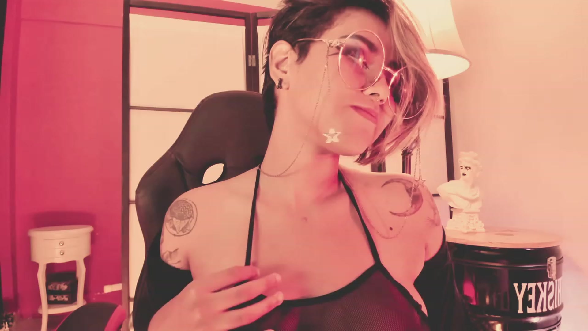 Gallery image thumbnail from AbraxxysRadio's myfreecams stream on, 06/24/2023, 02:43 image 4 of 20