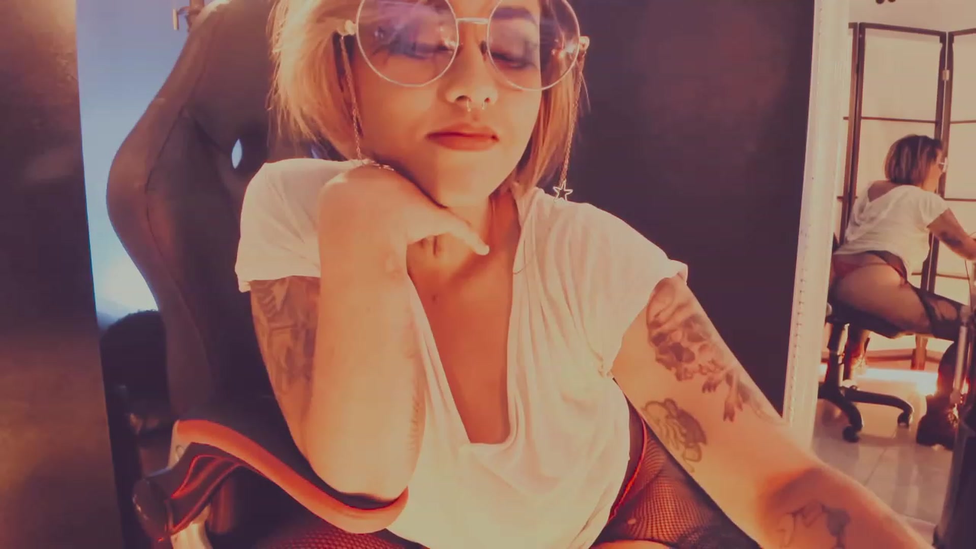 Gallery image thumbnail from AbraxxysRadio's myfreecams stream on, 06/24/2023, 23:37 image 2 of 20
