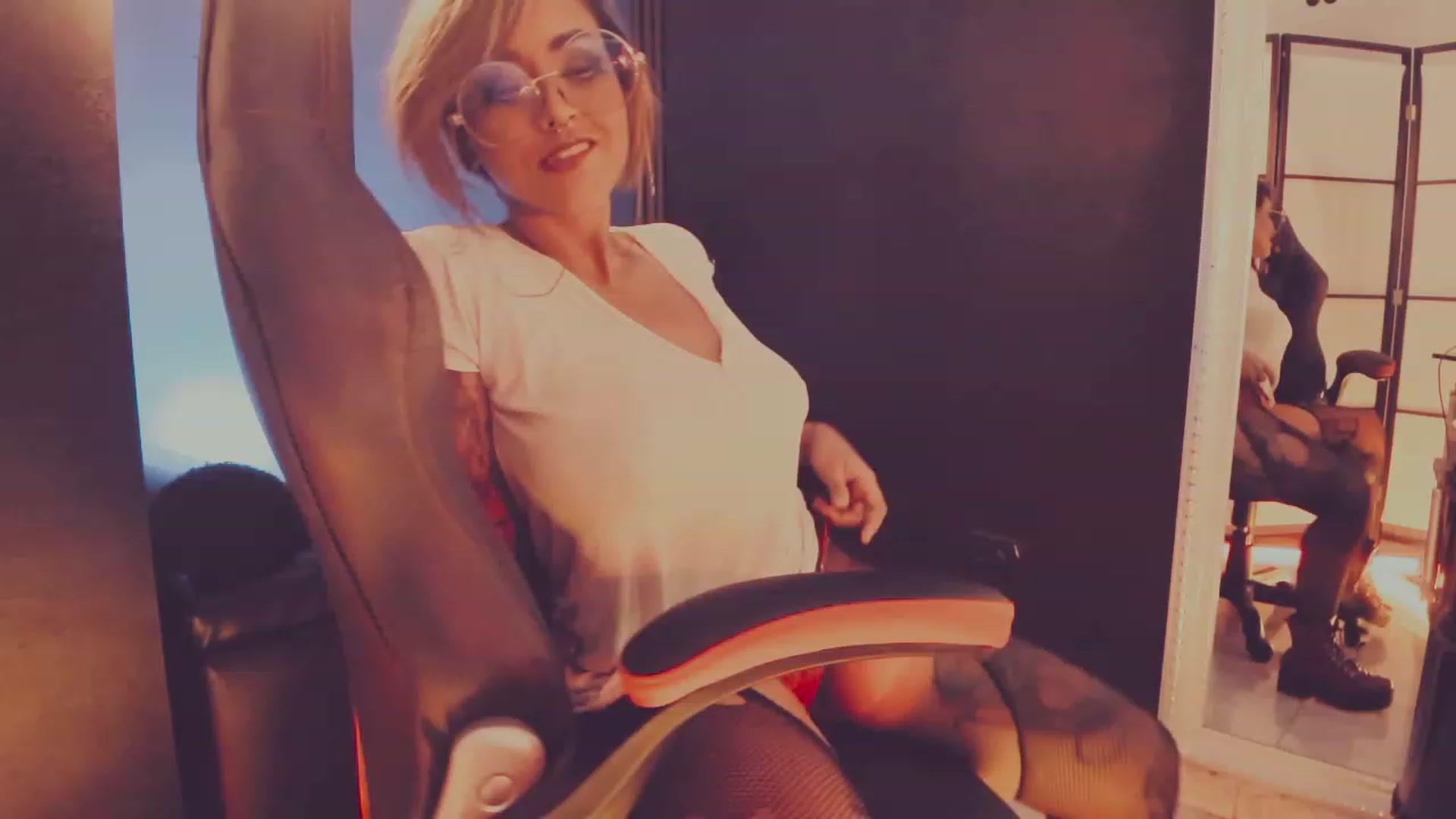 Gallery image thumbnail from AbraxxysRadio's myfreecams stream on, 06/24/2023, 23:37 image 1 of 20