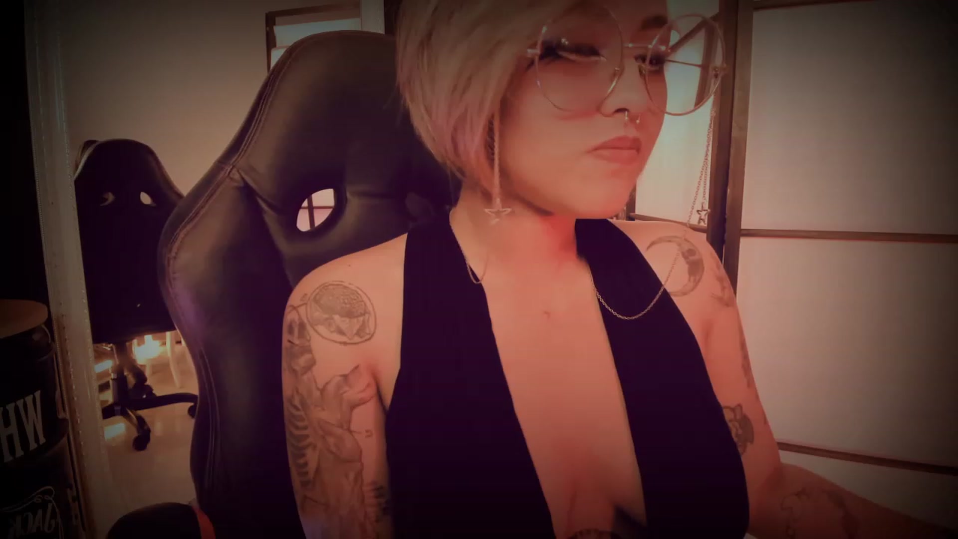 Gallery image thumbnail from AbraxxysRadio's myfreecams stream on, 06/30/2023, 24:01 image 18 of 20