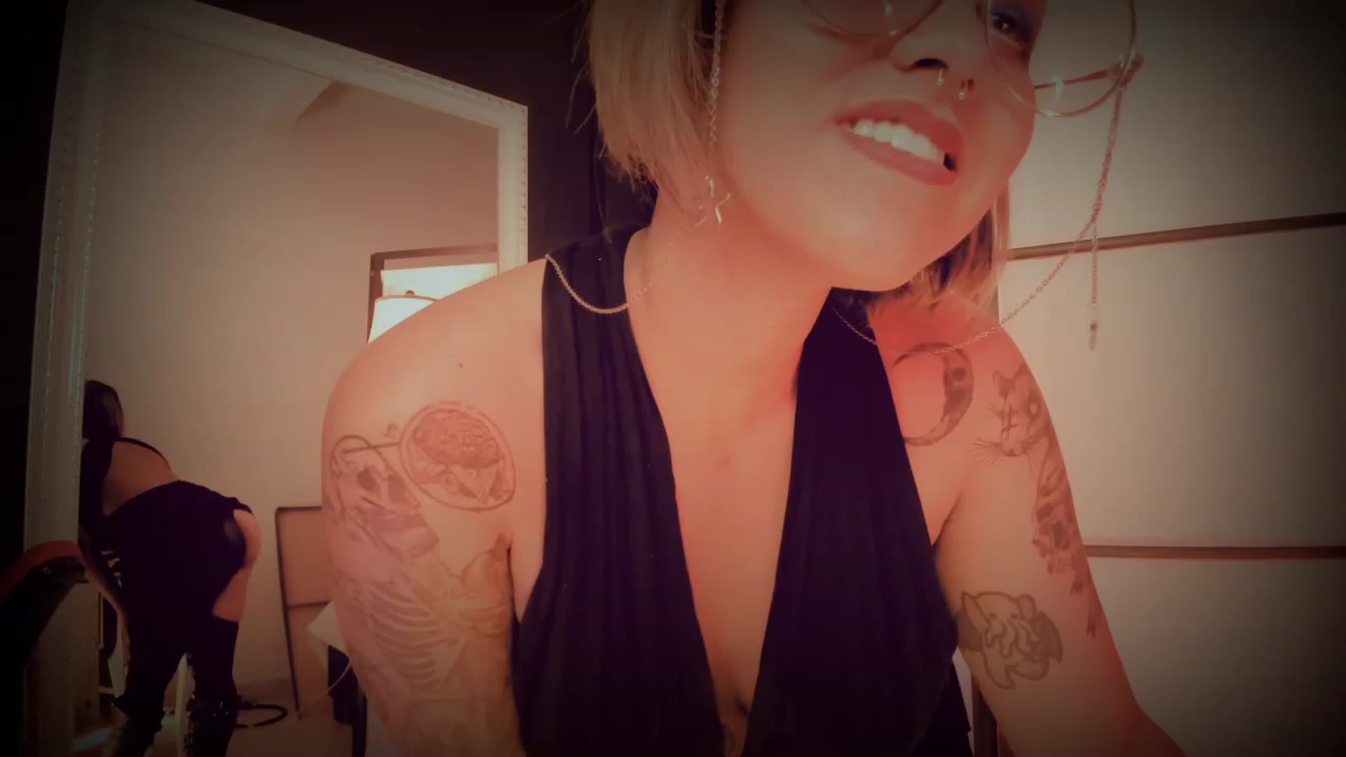 Gallery image thumbnail from AbraxxysRadio's myfreecams stream on, 06/30/2023, 24:01 image 15 of 20