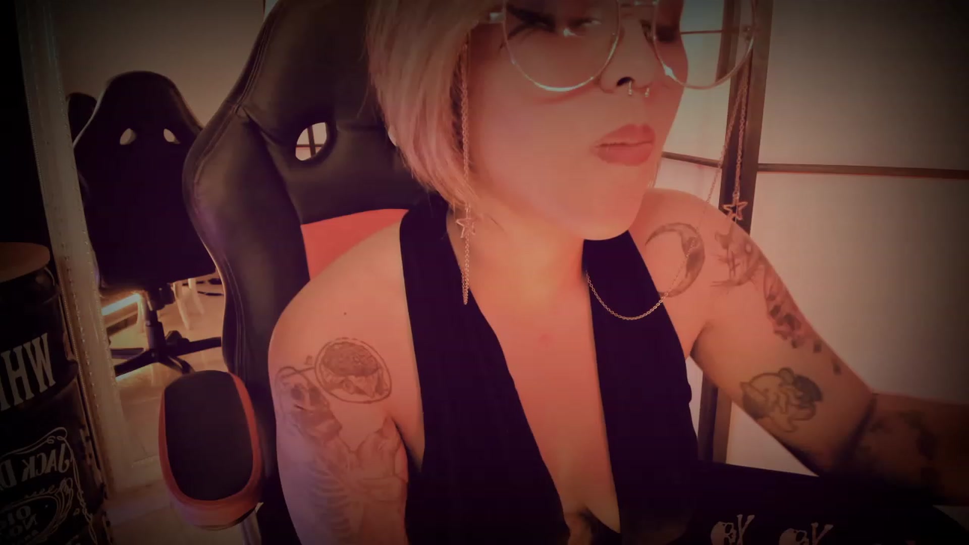 Gallery image thumbnail from AbraxxysRadio's myfreecams stream on, 06/30/2023, 24:01 image 20 of 20