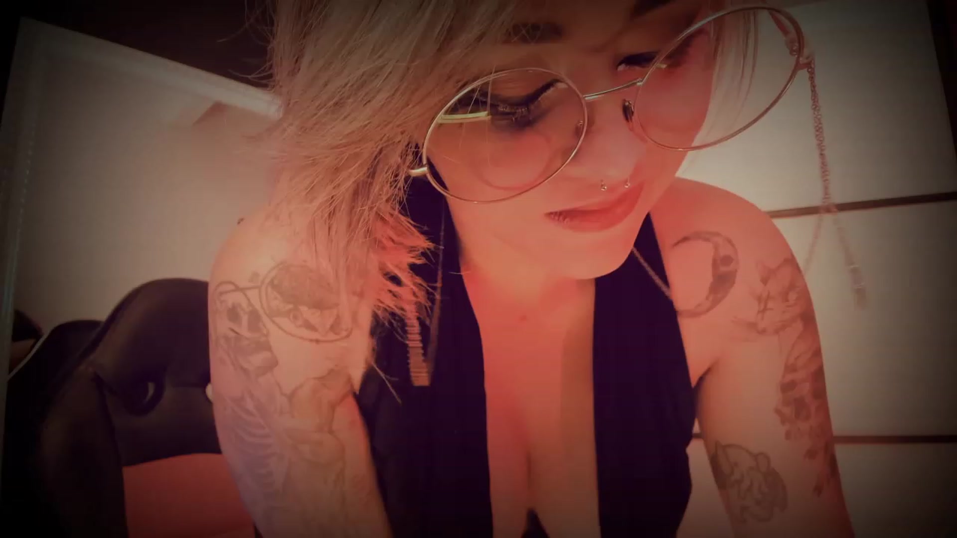 Gallery image thumbnail from AbraxxysRadio's myfreecams stream on, 06/30/2023, 01:10 image 7 of 20