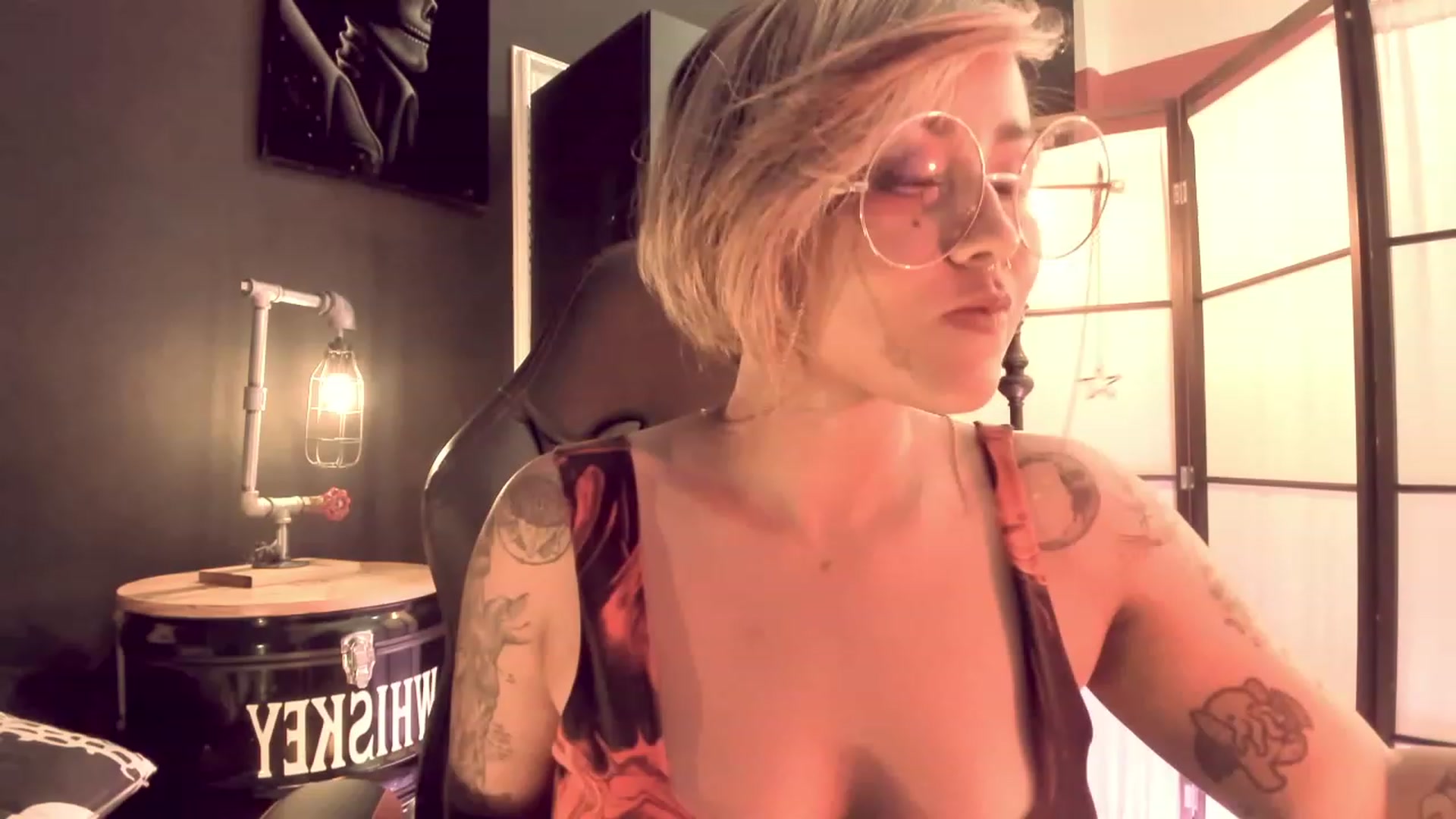 Gallery image thumbnail from AbraxxysRadio's myfreecams stream on, 07/09/2023, 20:37 image 4 of 20