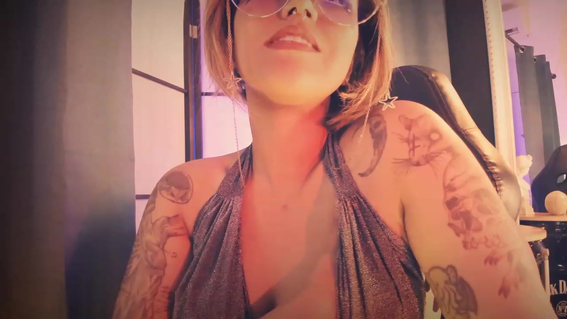 Gallery image thumbnail from AbraxxysRadio's myfreecams stream on, 07/16/2023, 16:44 image 11 of 20