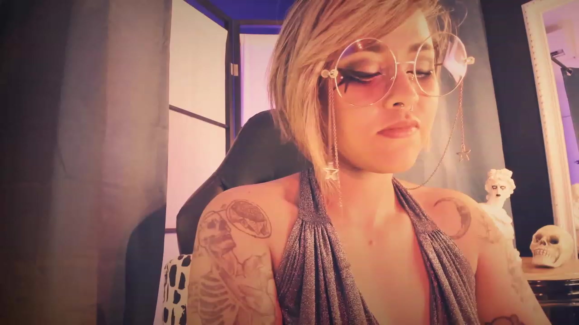 Gallery image thumbnail from AbraxxysRadio's myfreecams stream on, 07/16/2023, 17:10 image 17 of 20