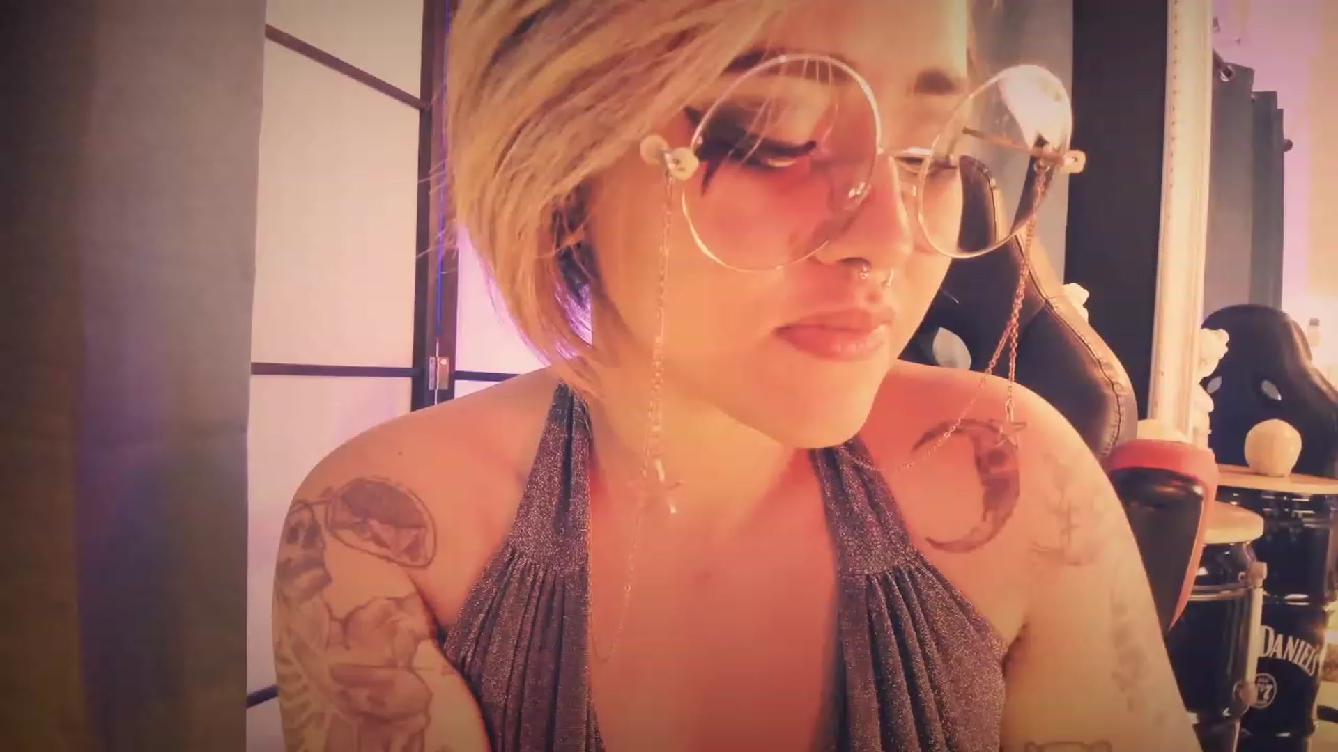 Gallery image thumbnail from AbraxxysRadio's myfreecams stream on, 07/16/2023, 17:10 image 1 of 20