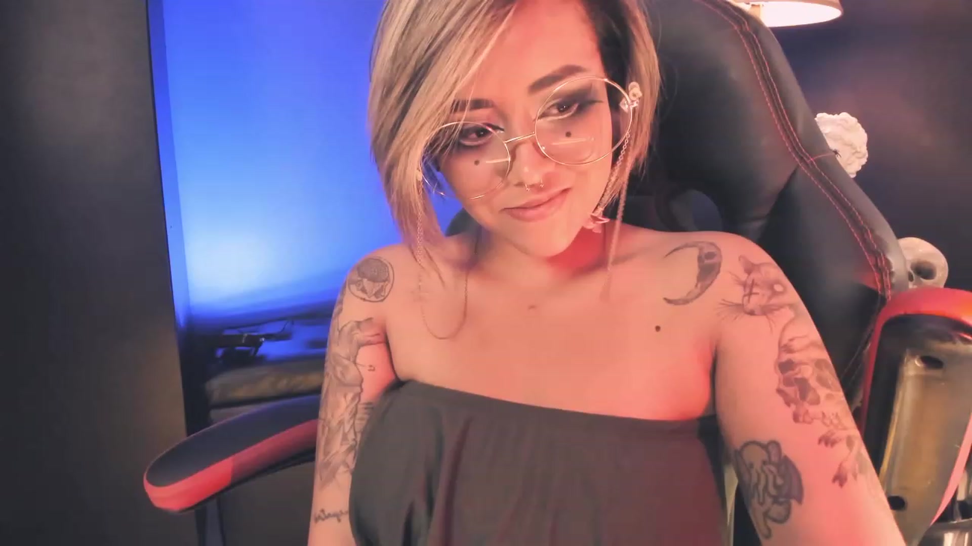 Gallery image thumbnail from AbraxxysRadio's myfreecams stream on, 07/19/2023, 23:59 image 15 of 20