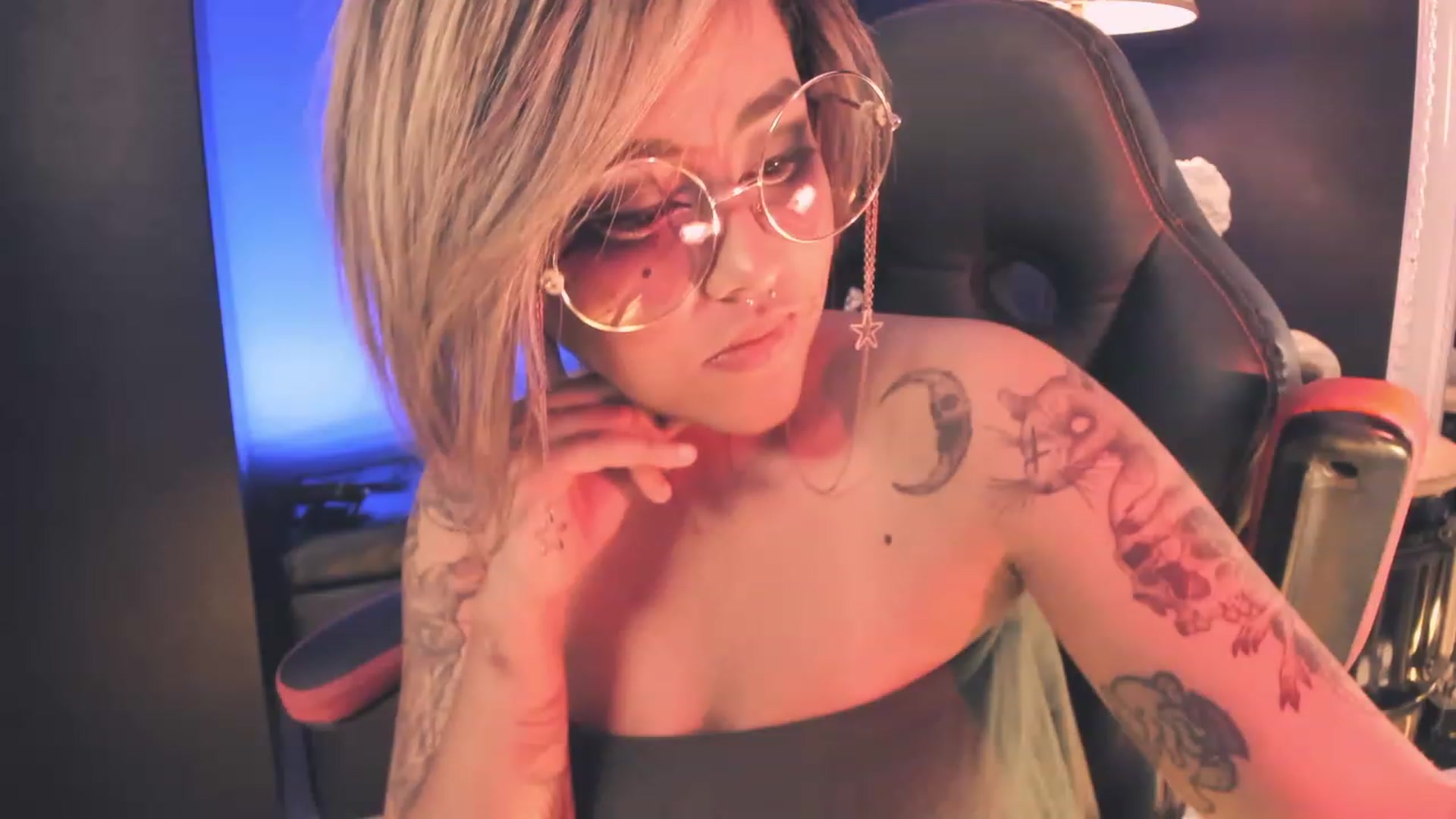 Gallery image thumbnail from AbraxxysRadio's myfreecams stream on, 07/19/2023, 23:59 image 8 of 20