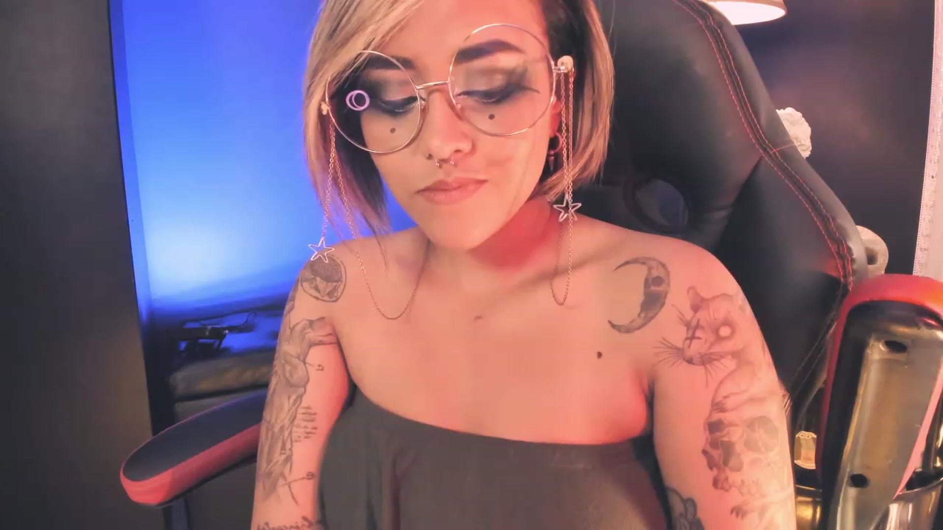 Gallery image thumbnail from AbraxxysRadio's myfreecams stream on, 07/19/2023, 23:59 image 13 of 20