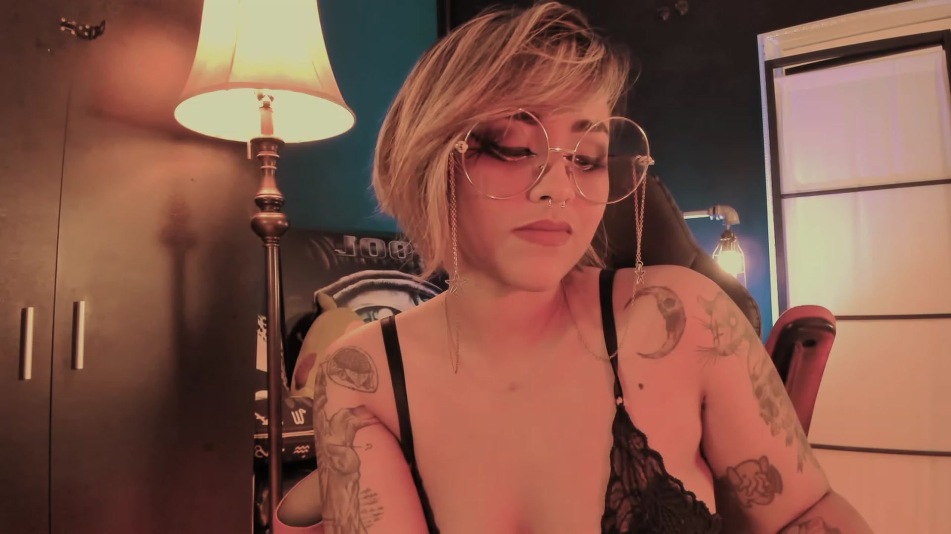 Gallery image thumbnail from AbraxxysRadio's myfreecams stream on, 07/21/2023, 23:22 image 10 of 20
