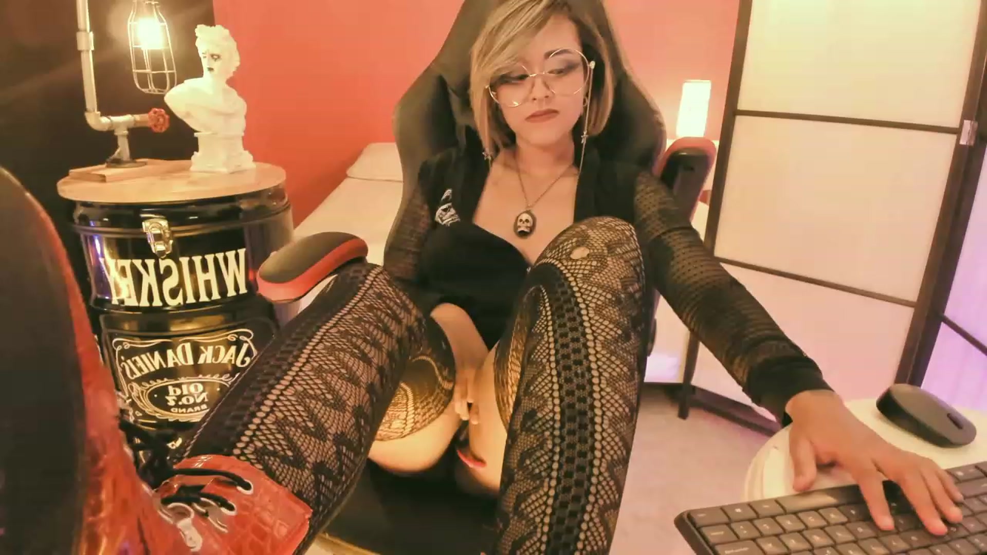 Gallery image thumbnail from AbraxxysRadio's myfreecams stream on, 07/22/2023, 19:29 image 3 of 20