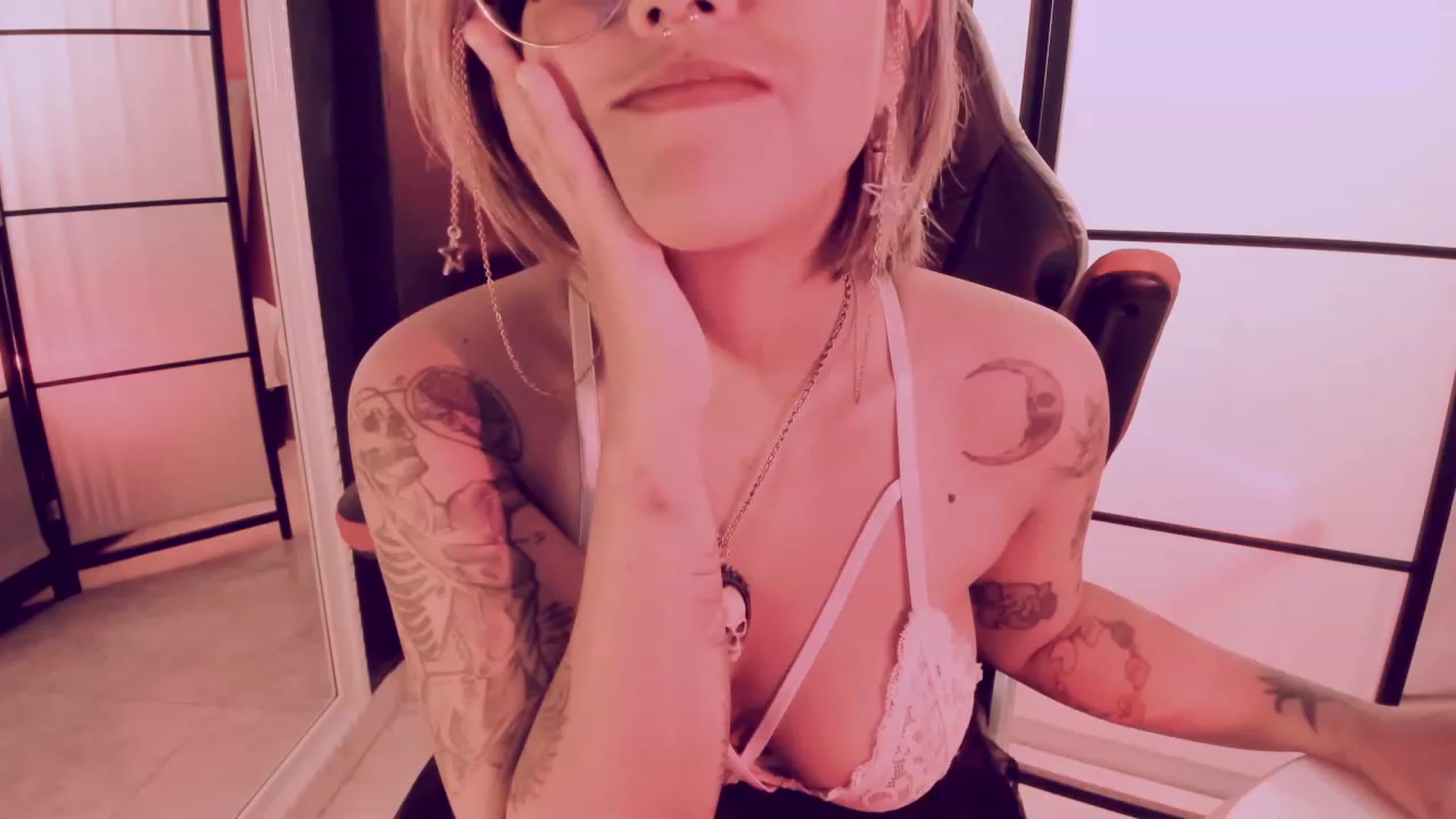 Gallery image thumbnail from AbraxxysRadio's myfreecams stream on, 07/23/2023, 17:27 image 9 of 20