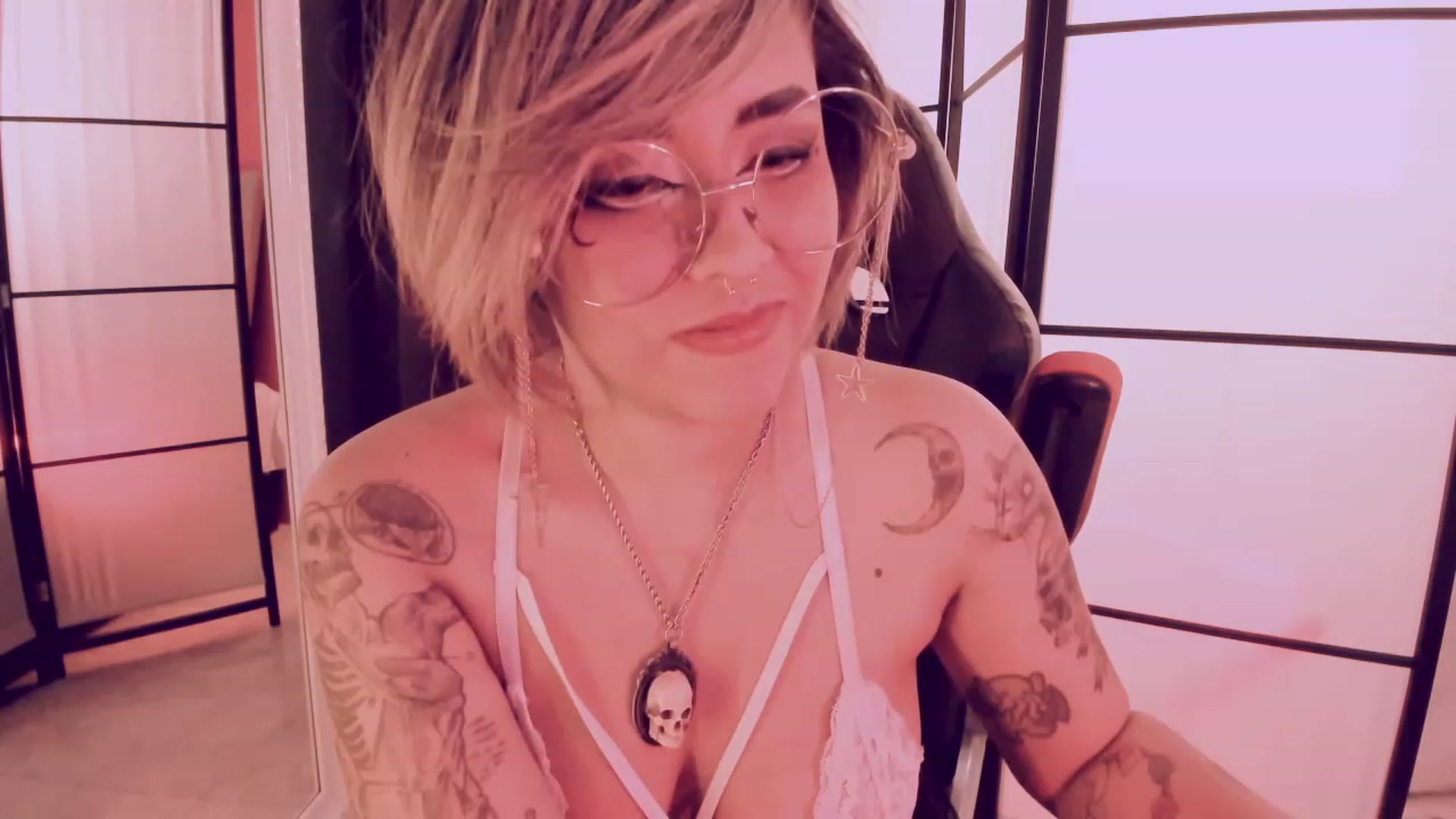 Gallery image thumbnail from AbraxxysRadio's myfreecams stream on, 07/23/2023, 17:27 image 18 of 20