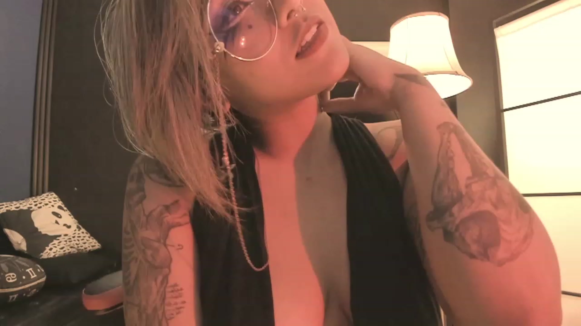 Gallery image thumbnail from AbraxxysRadio's myfreecams stream on, 07/27/2023, 24:17 image 6 of 20