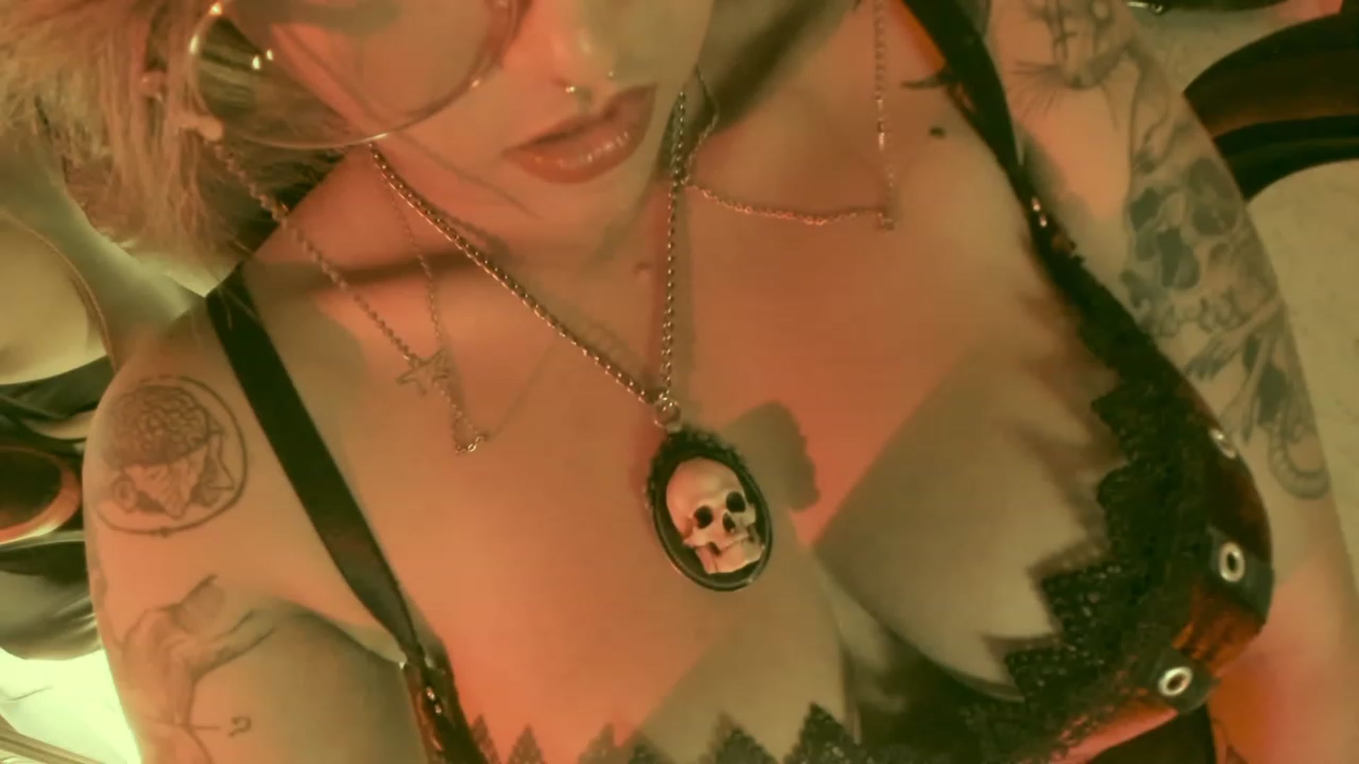 Gallery image thumbnail from AbraxxysRadio's myfreecams stream on, 08/03/2023, 24:01 image 12 of 20