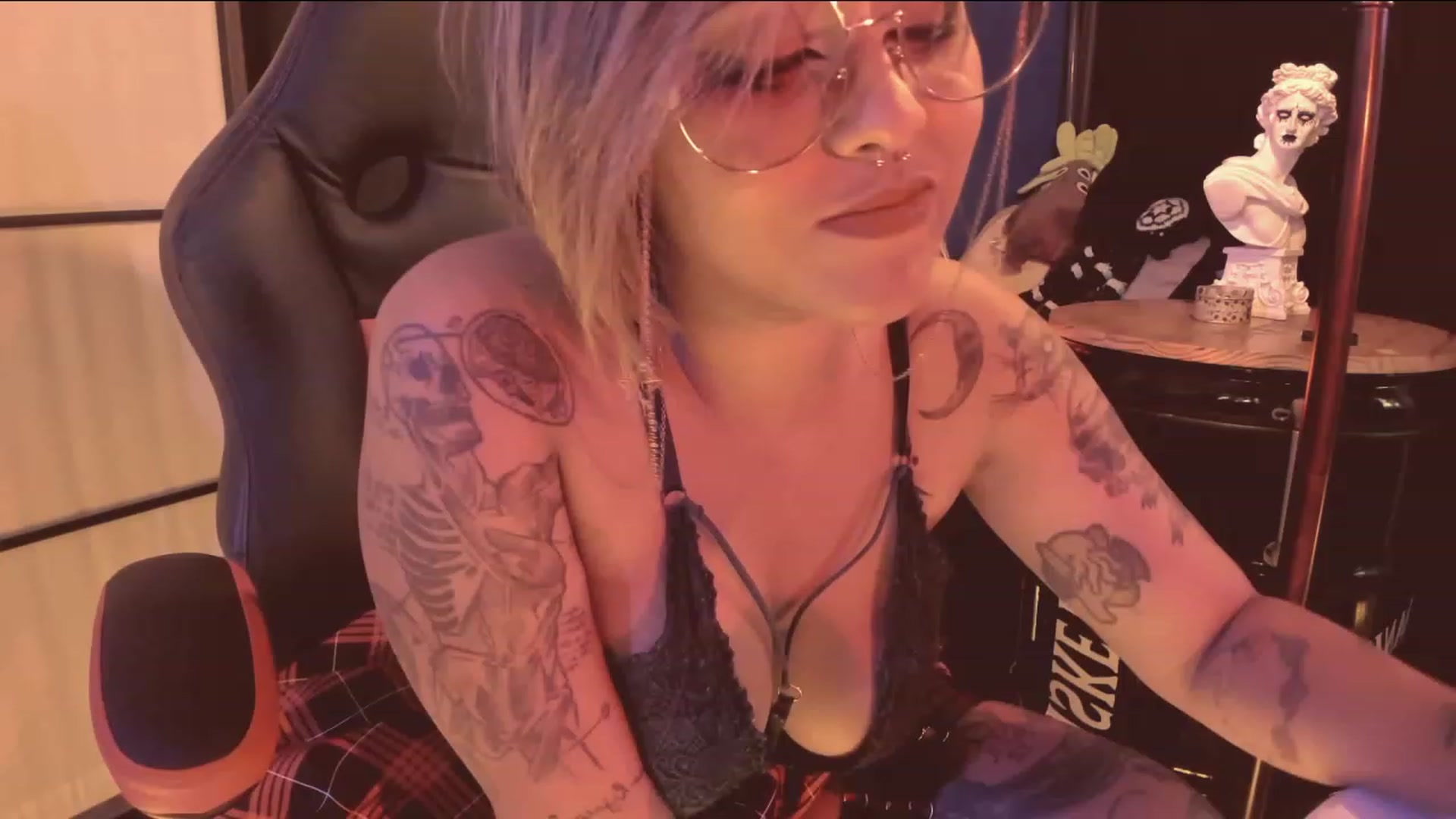 Gallery image thumbnail from AbraxxysRadio's myfreecams stream on, 08/04/2023, 24:57 image 4 of 20
